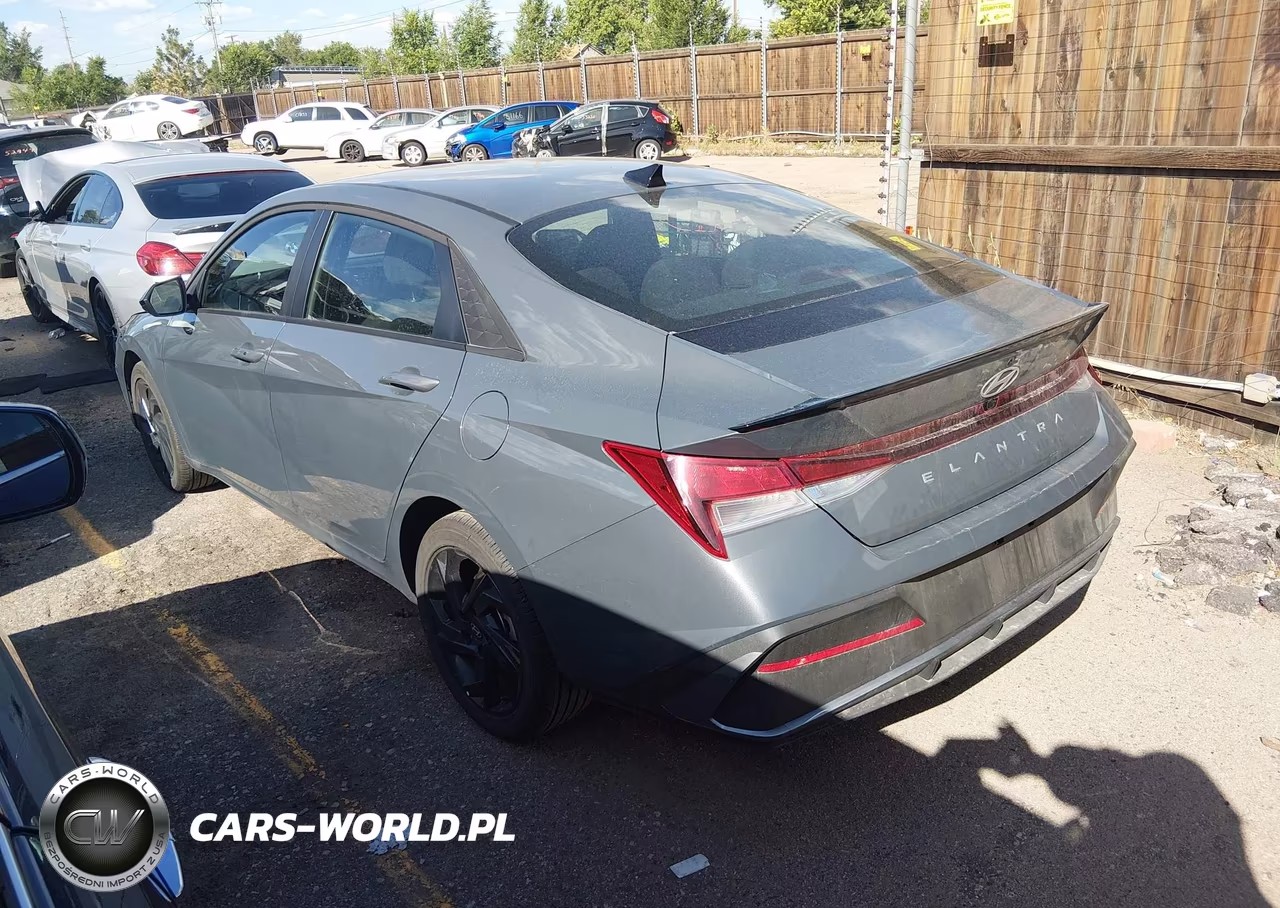 2026 Hyundai Elantra Sel Sport VIN:KMHLM4DGXTU180225 - 3