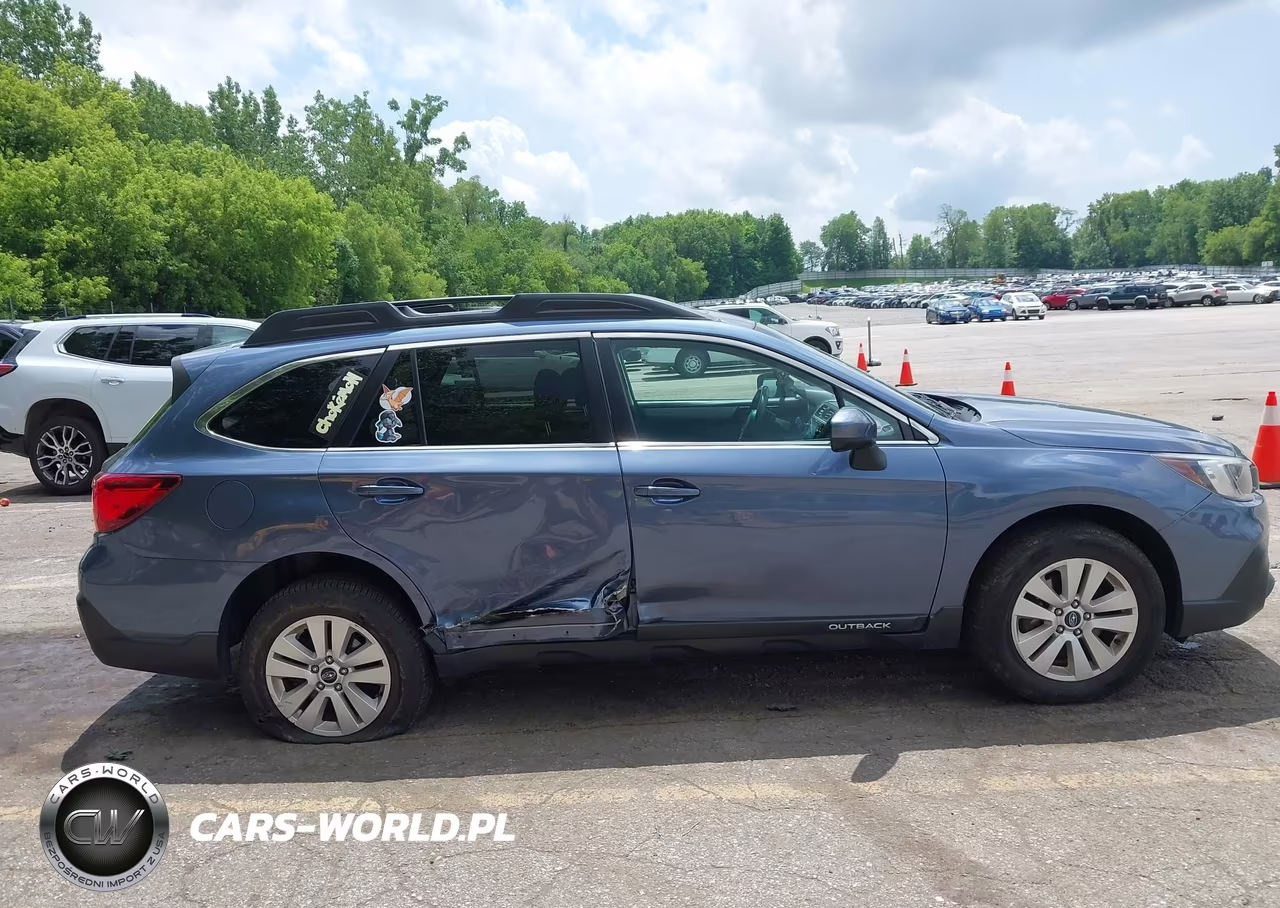 2018 Subaru Outback 2.5I Premium VIN:4S4BSADC4J3335559 - 13