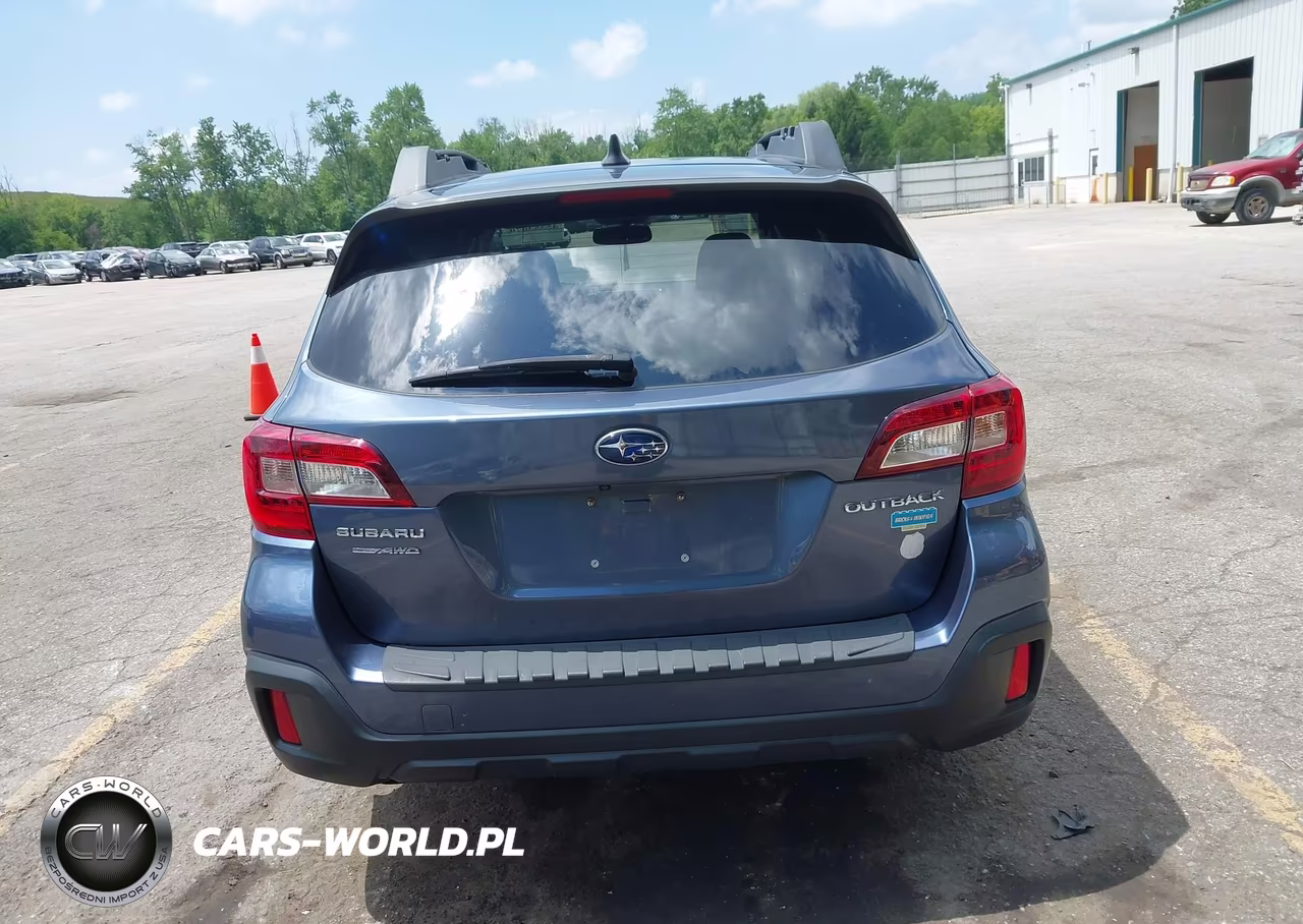 2018 Subaru Outback 2.5I Premium VIN:4S4BSADC4J3335559 - 16