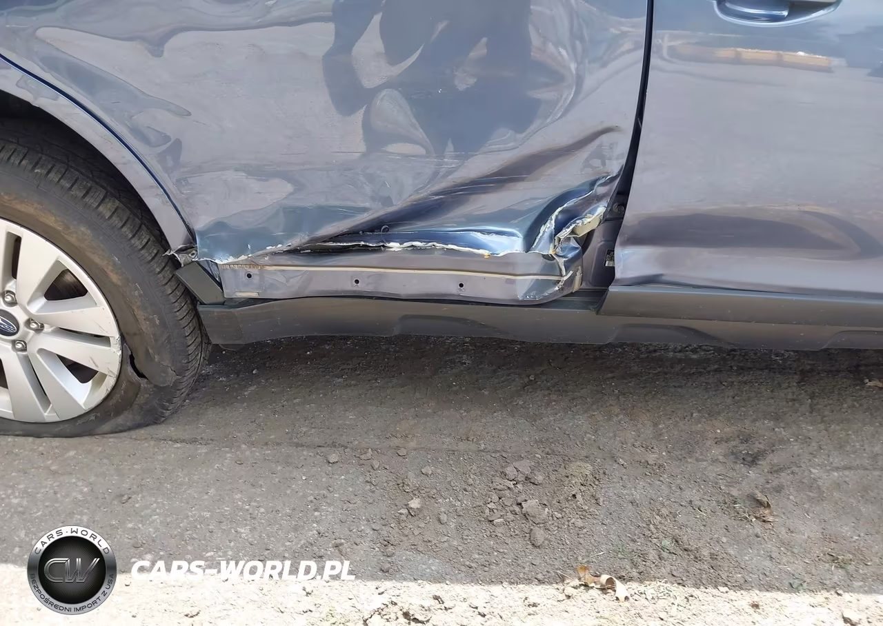 2018 Subaru Outback 2.5I Premium VIN:4S4BSADC4J3335559 - 17