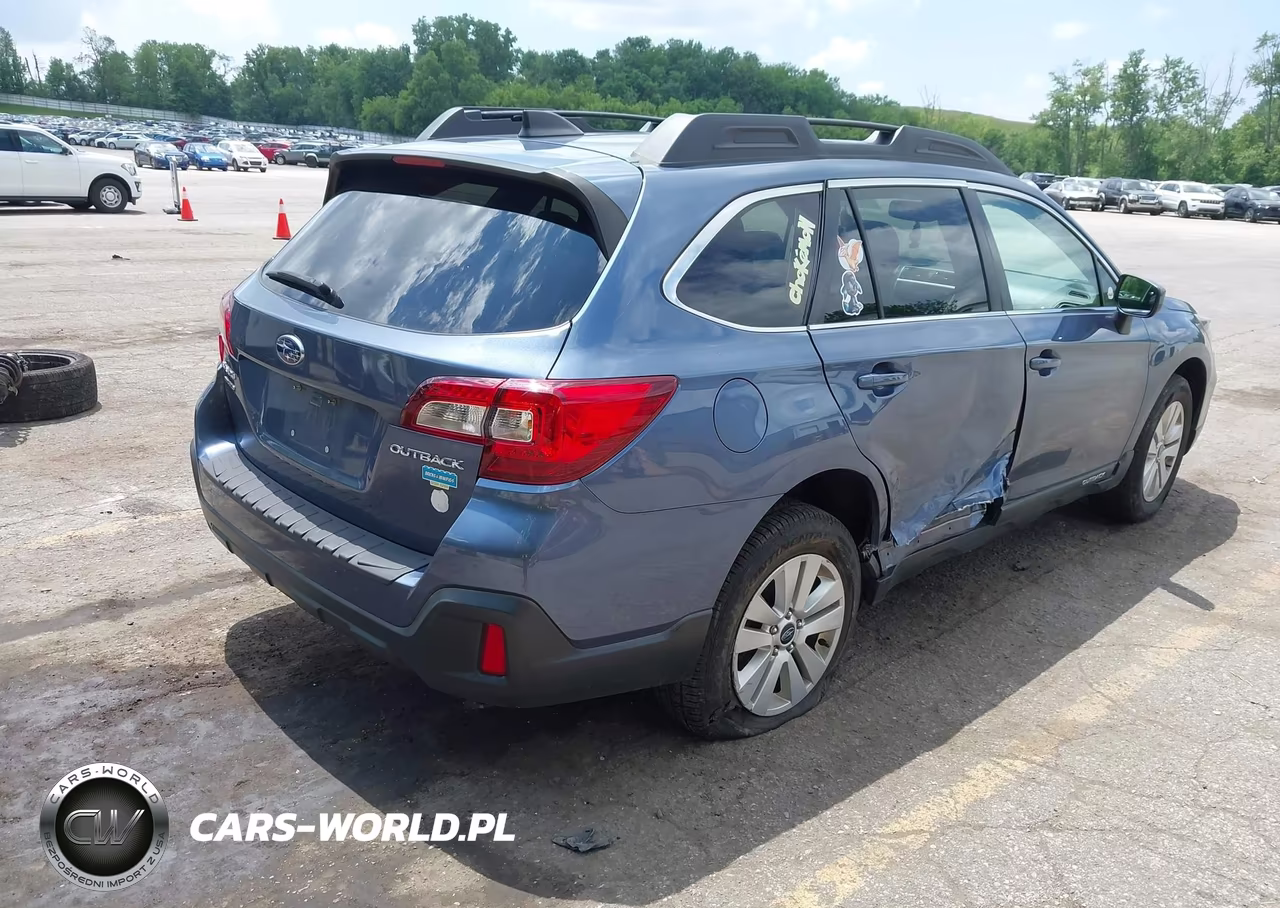 2018 Subaru Outback 2.5I Premium VIN:4S4BSADC4J3335559 - 4