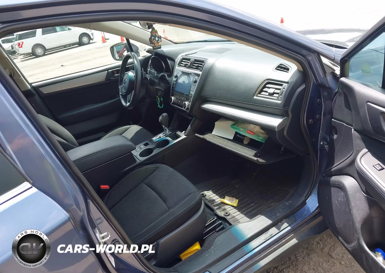 2018 Subaru Outback 2.5I Premium VIN:4S4BSADC4J3335559 - 5