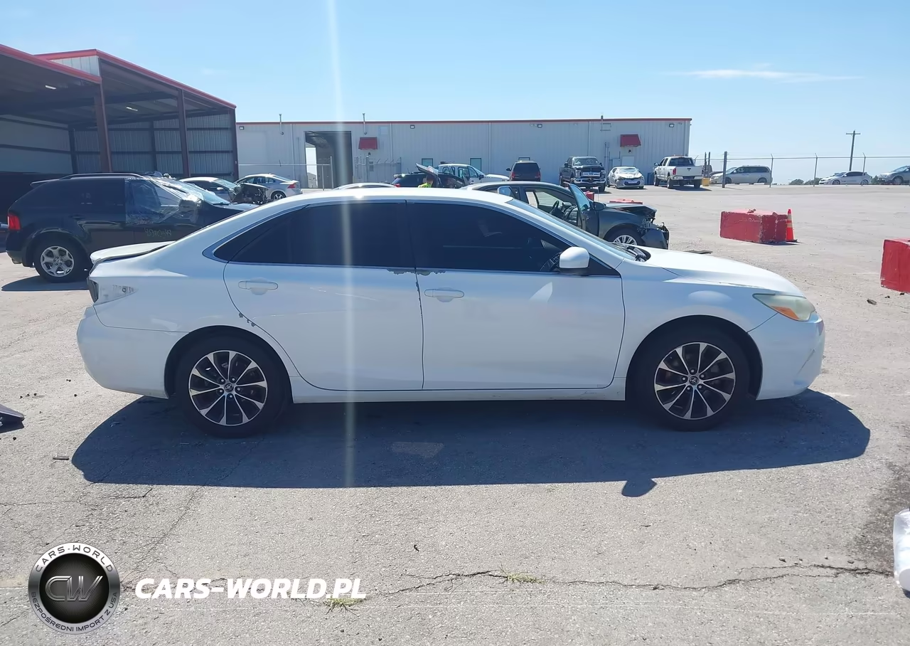 2015 Toyota Camry Le VIN:4T4BF1FK4FR453711 - 14