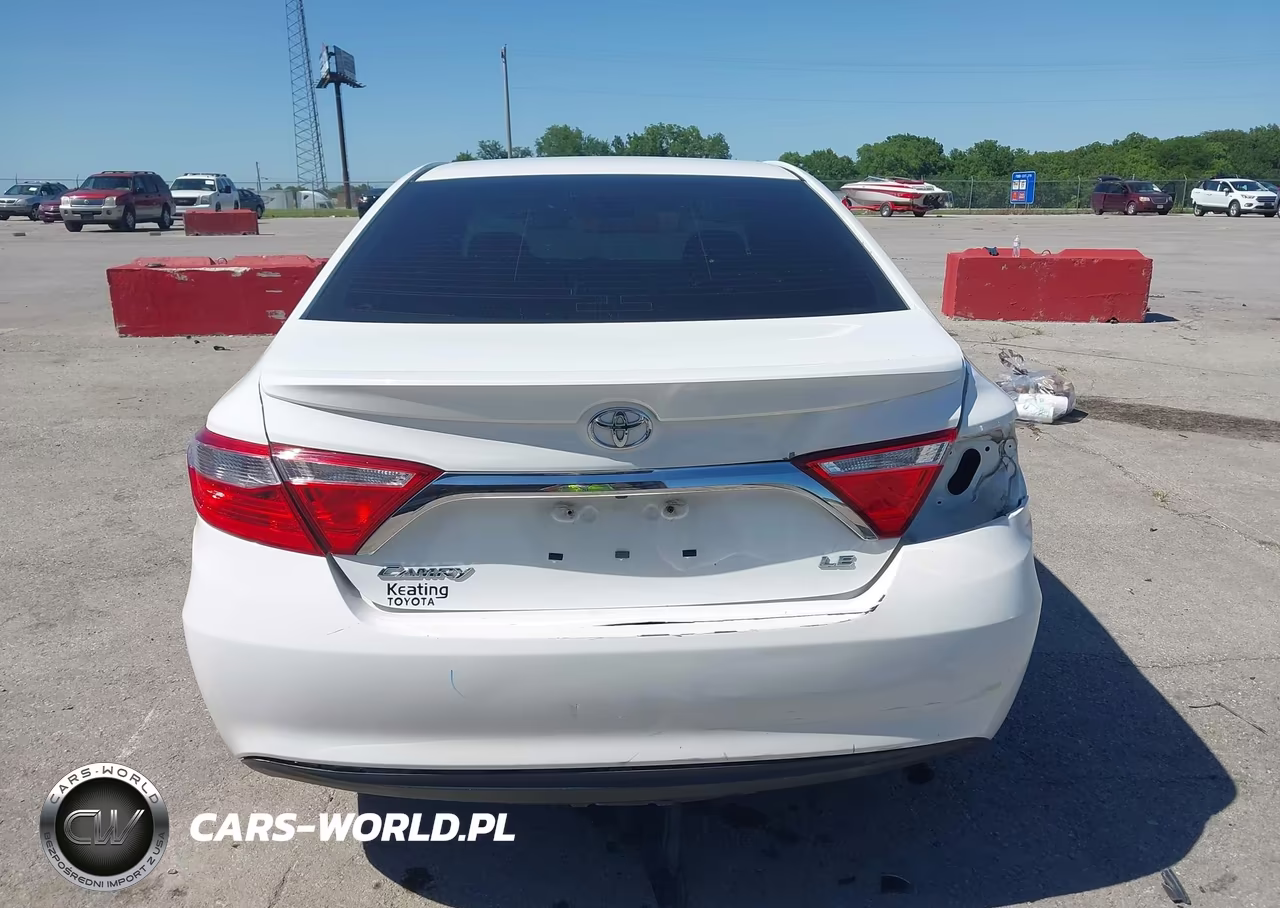 2015 Toyota Camry Le VIN:4T4BF1FK4FR453711 - 17