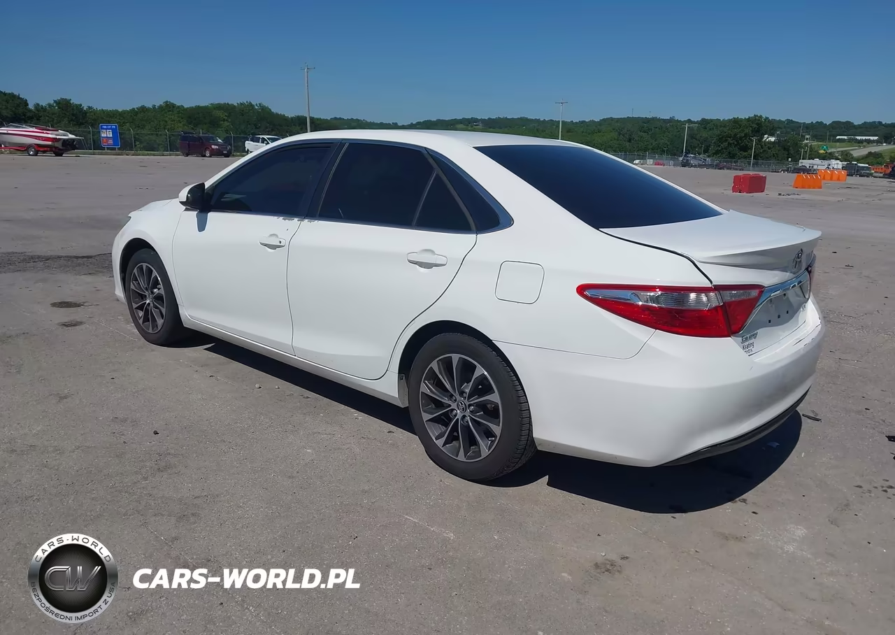 2015 Toyota Camry Le VIN:4T4BF1FK4FR453711 - 3