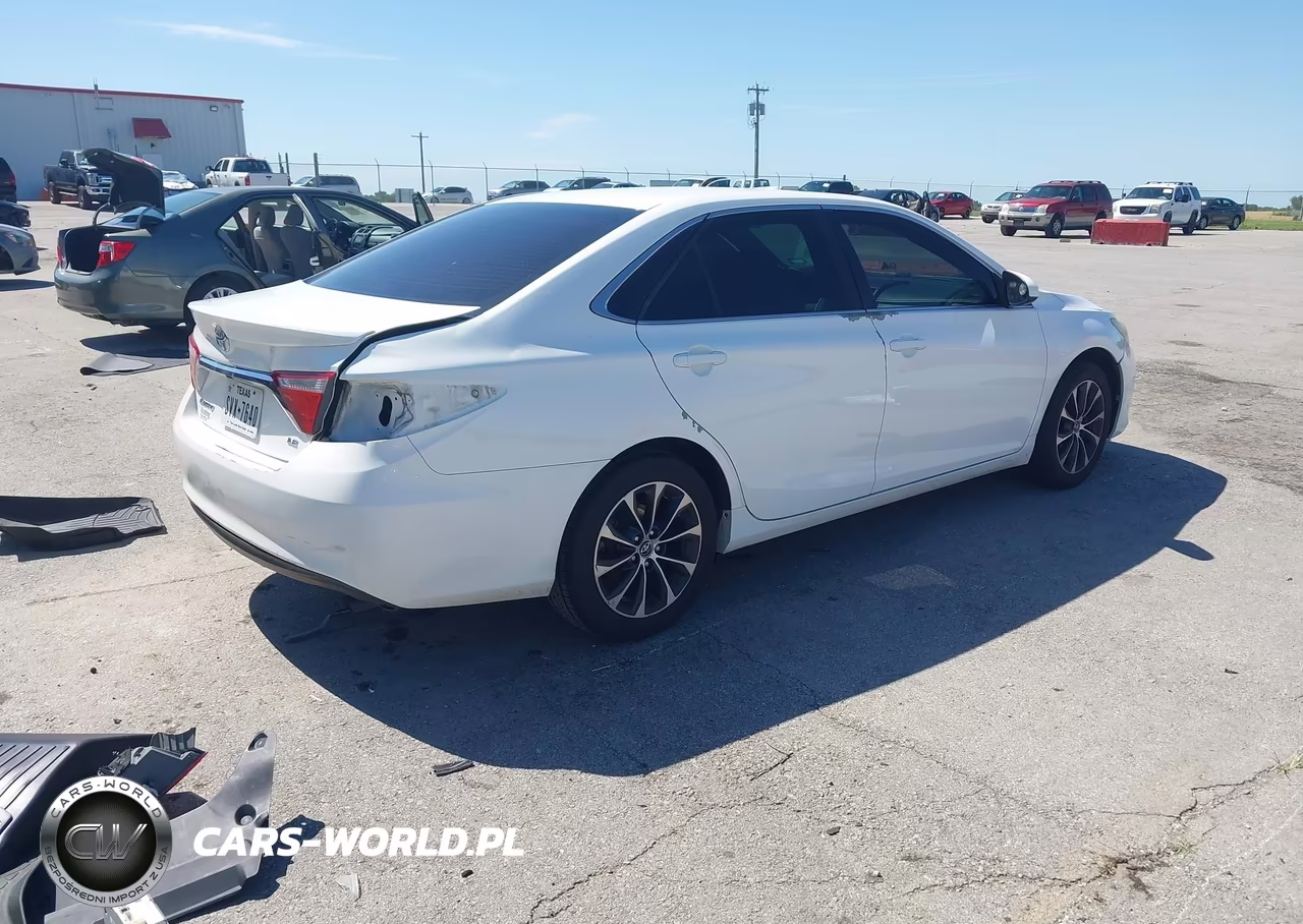2015 Toyota Camry Le VIN:4T4BF1FK4FR453711 - 4