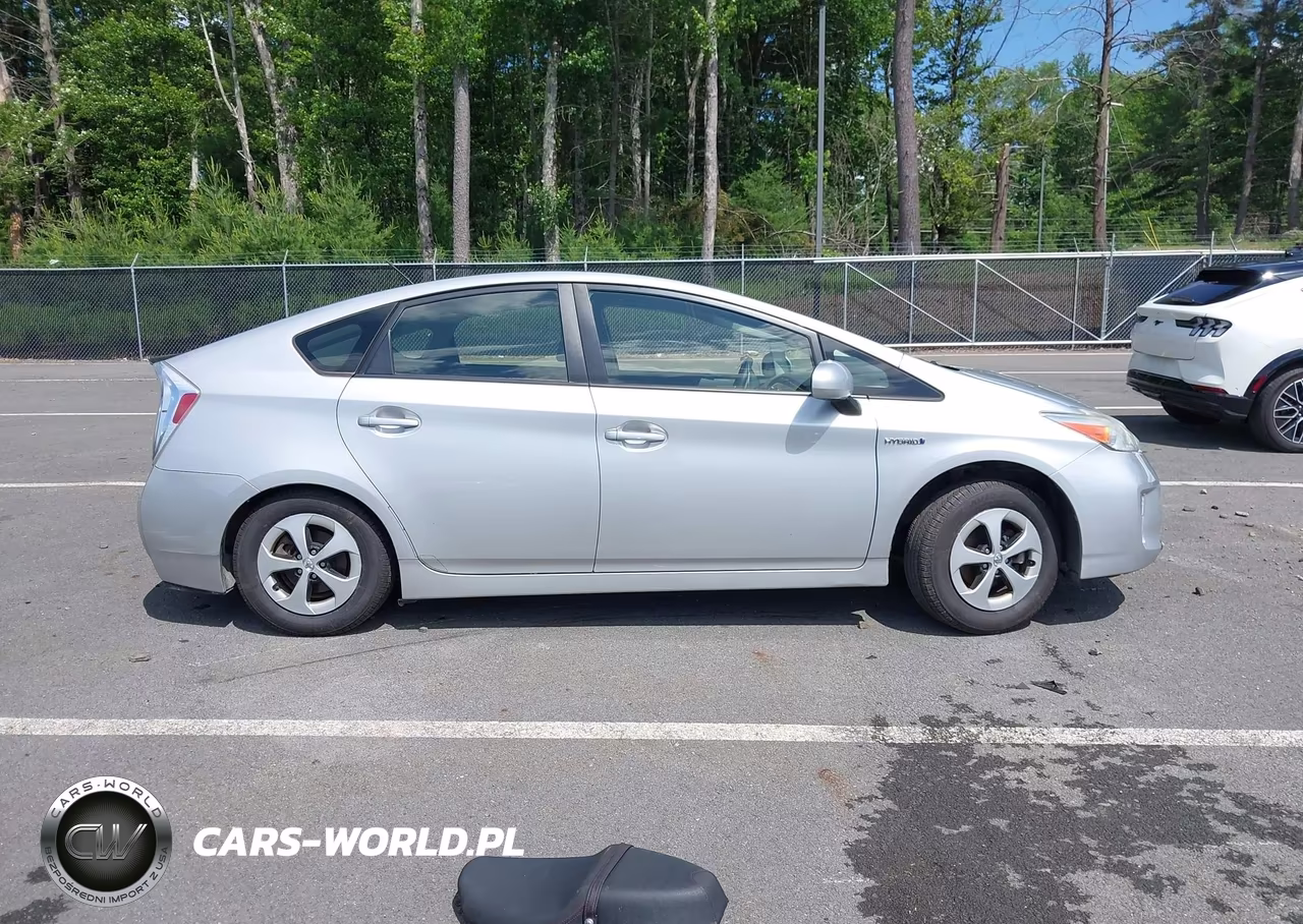 2014 Toyota Prius Two VIN:JTDKN3DU0E1747379 - 13
