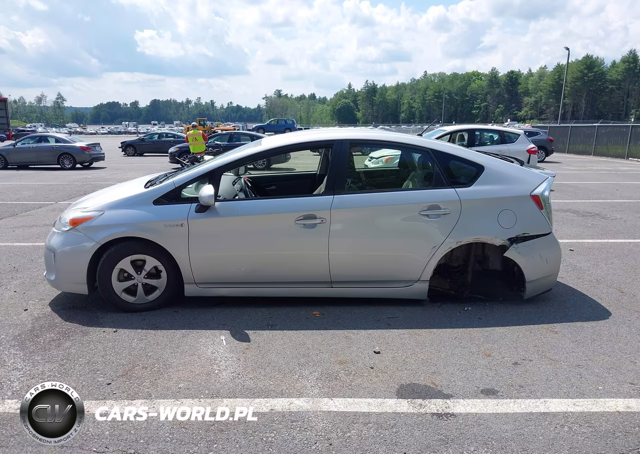 2014 Toyota Prius Two VIN:JTDKN3DU0E1747379 - 14