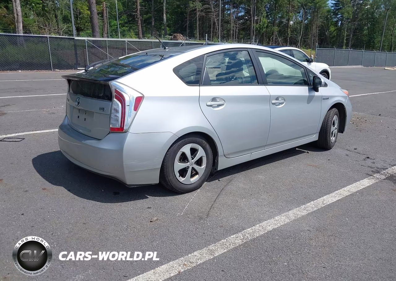 2014 Toyota Prius Two VIN:JTDKN3DU0E1747379 - 4