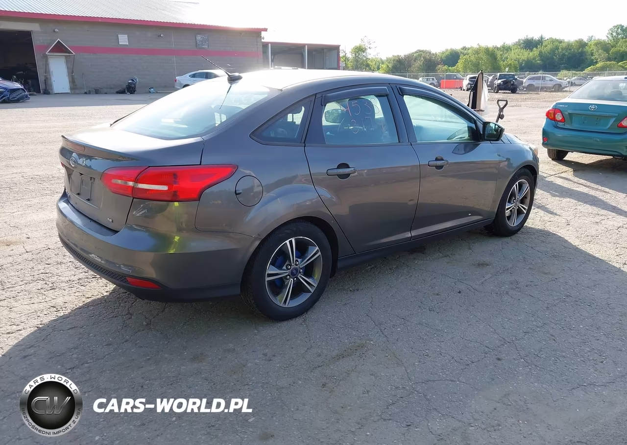 2015 Ford Focus Se VIN:1FADP3F21FL249573 - 4
