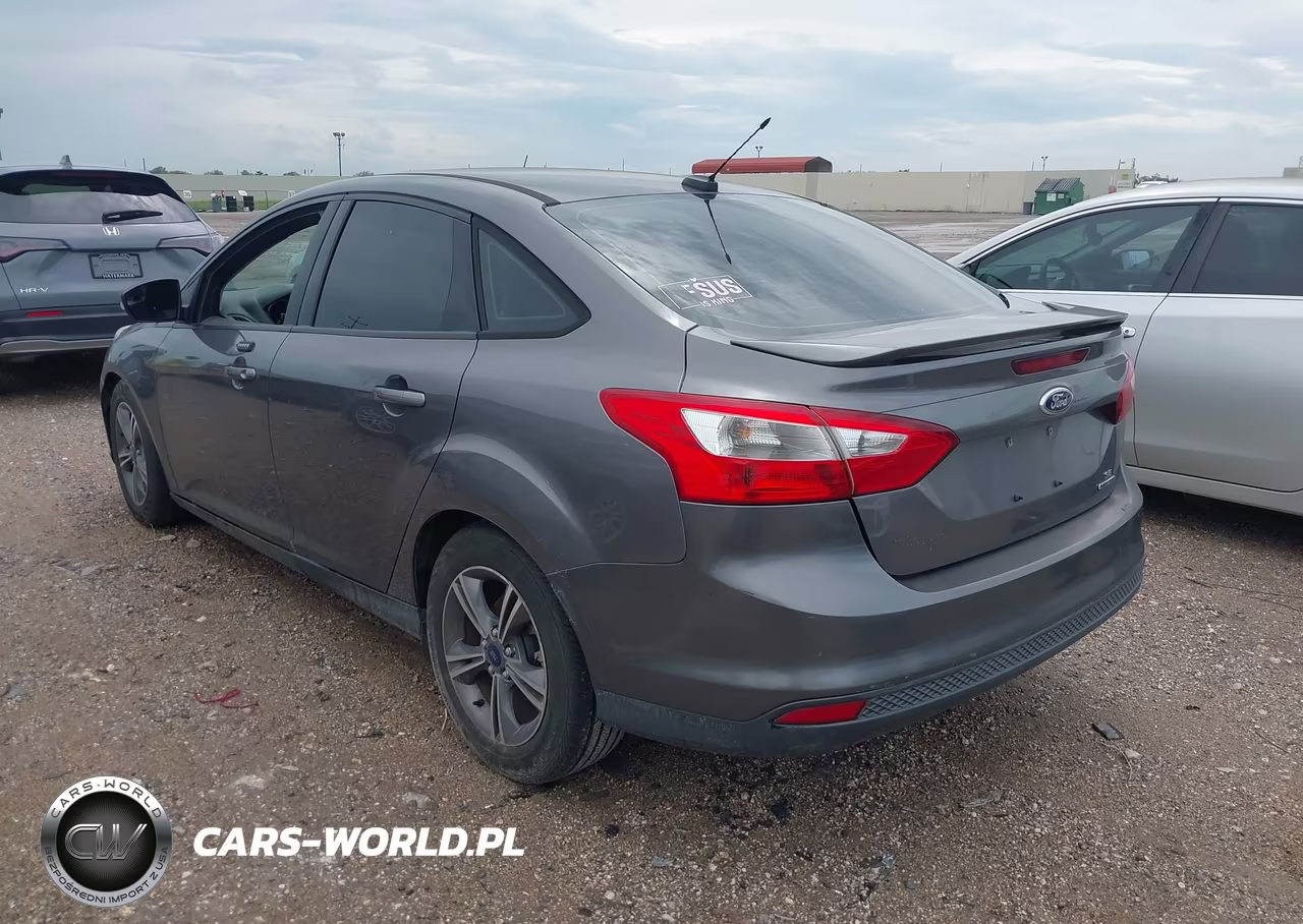 2014 Ford Focus Se VIN:1FADP3F22EL340835 - 3