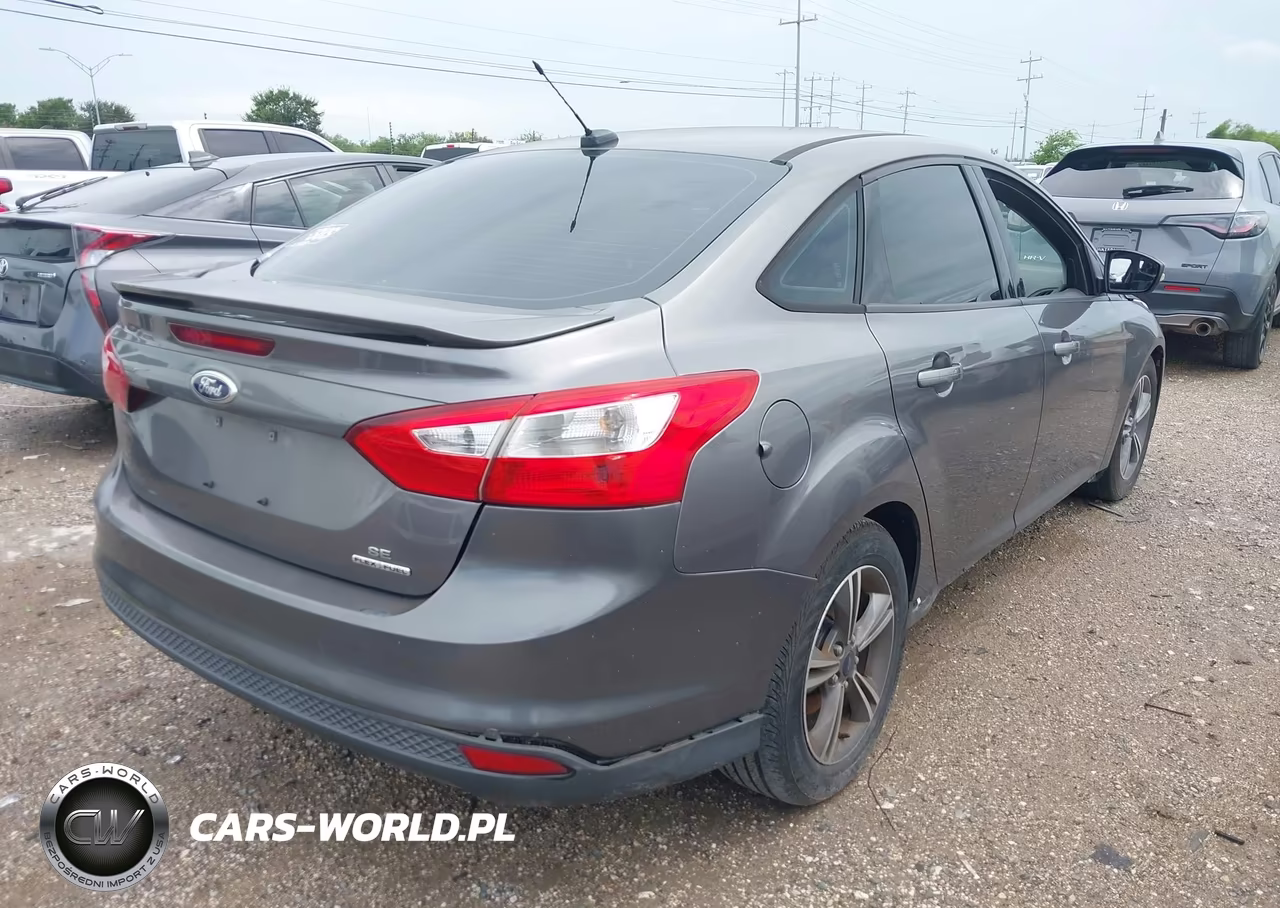 2014 Ford Focus Se VIN:1FADP3F22EL340835 - 4