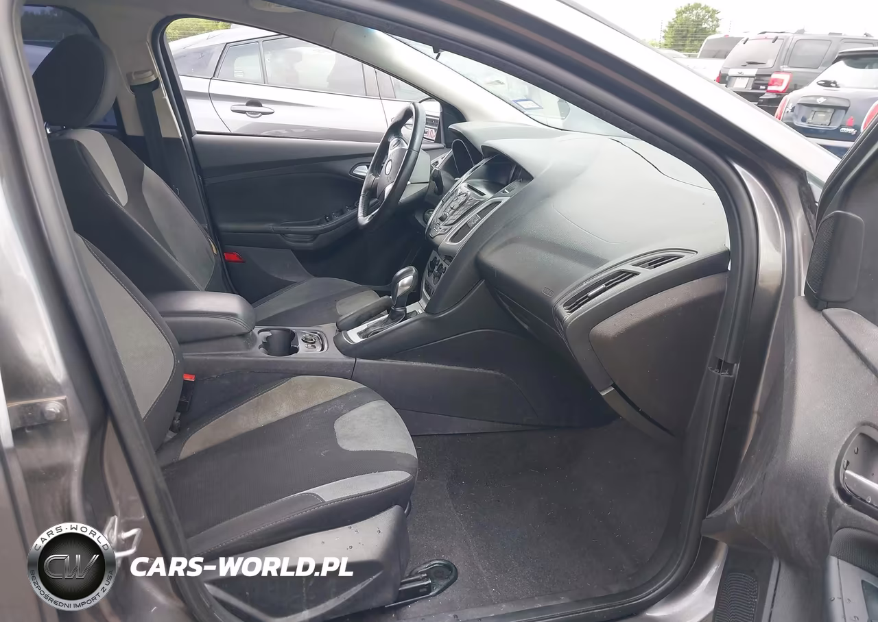 2014 Ford Focus Se VIN:1FADP3F22EL340835 - 5