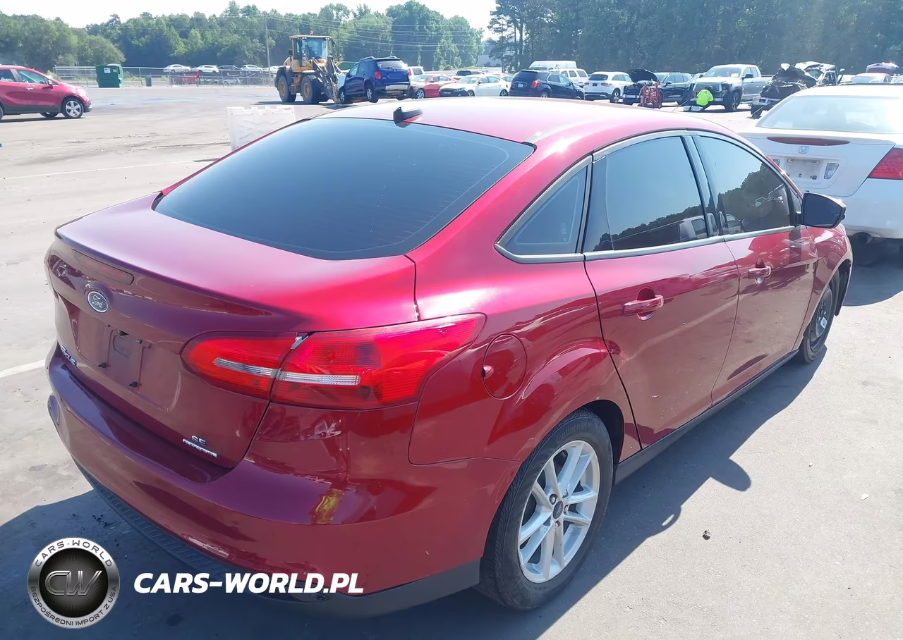 2016 Ford Focus Se VIN:1FADP3F29GL398573 - 4