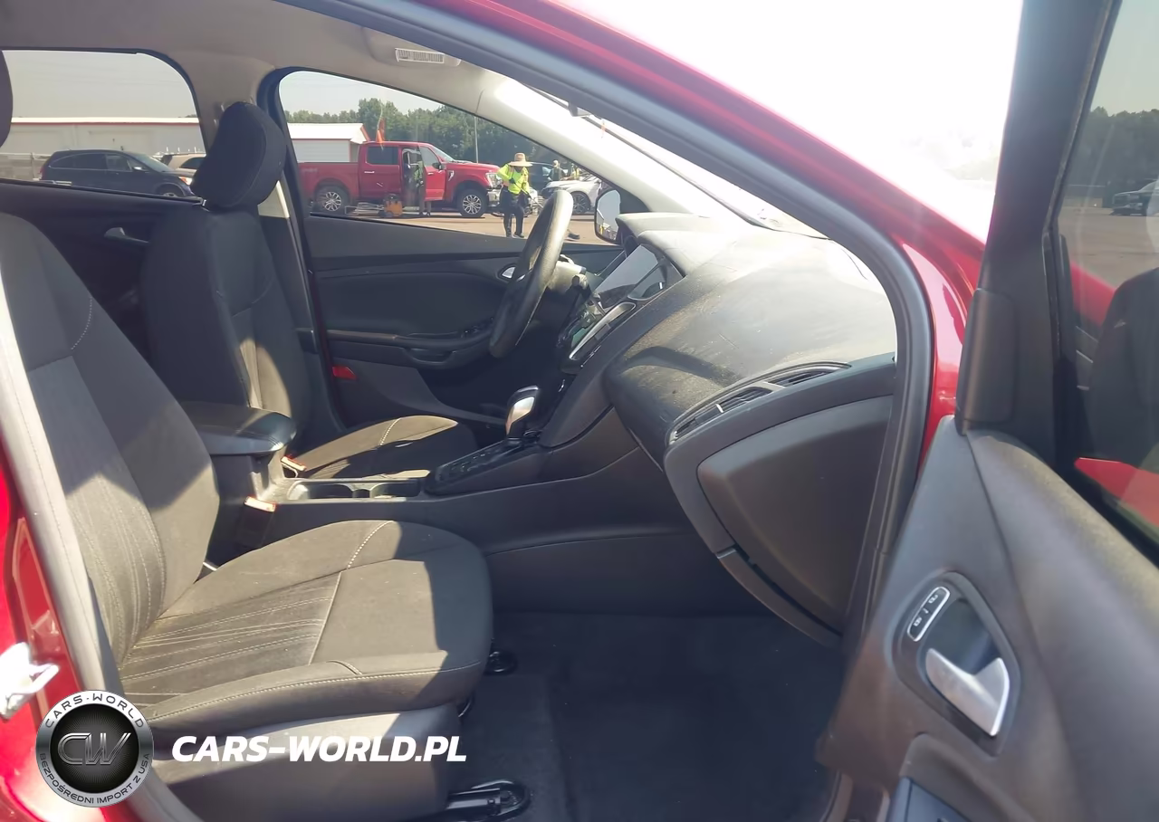 2016 Ford Focus Se VIN:1FADP3F29GL398573 - 5