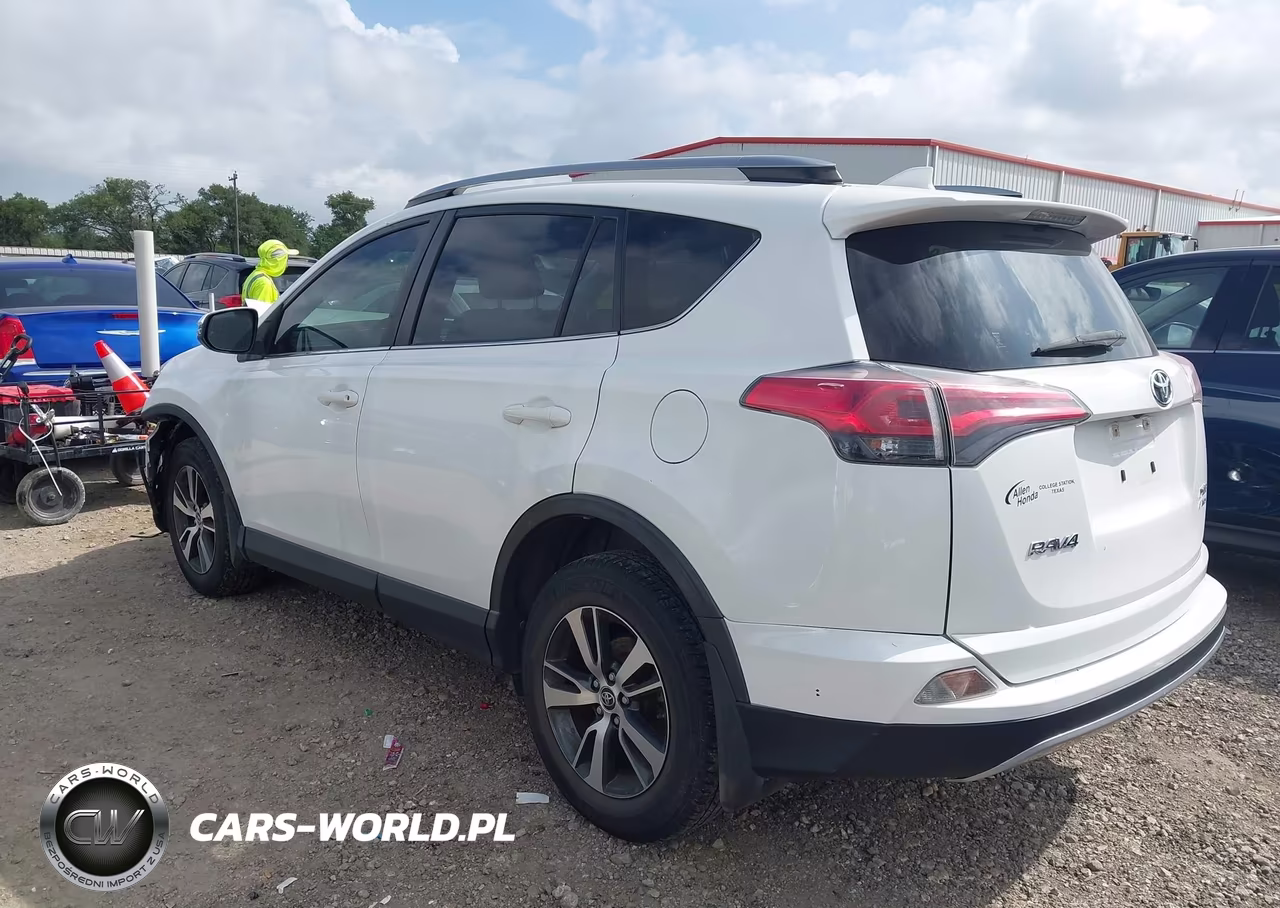 2018 Toyota Rav4 Xle VIN:JTMRFREV0JJ746247 - 3