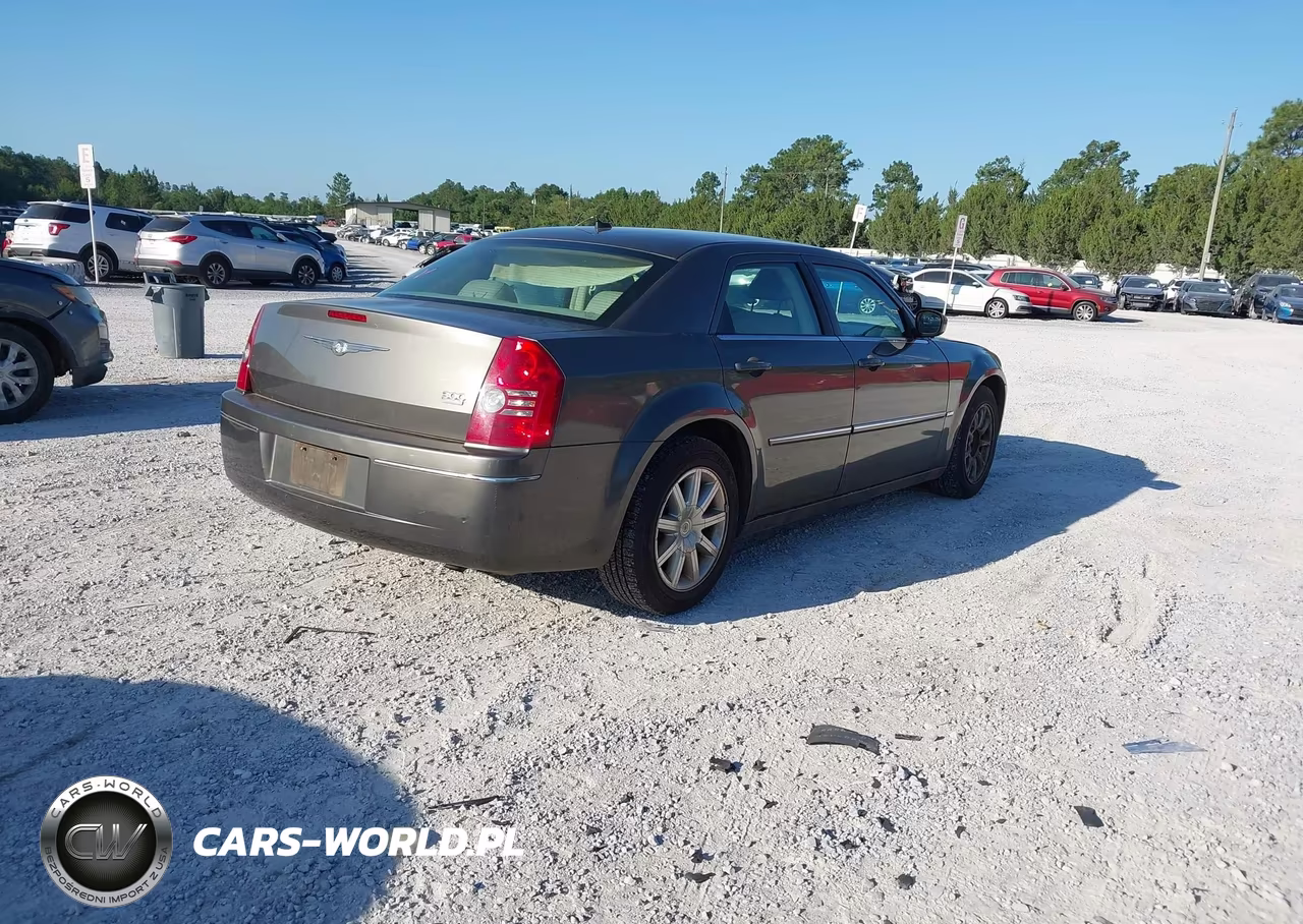 2008 Chrysler 300 Touring VIN:2C3LA53G38H160384 - 4