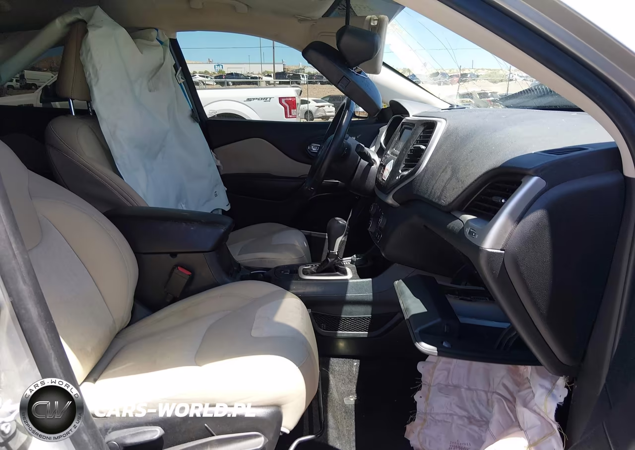 2016 Jeep Cherokee Sport VIN:1C4PJMAB7GW266934 - 5