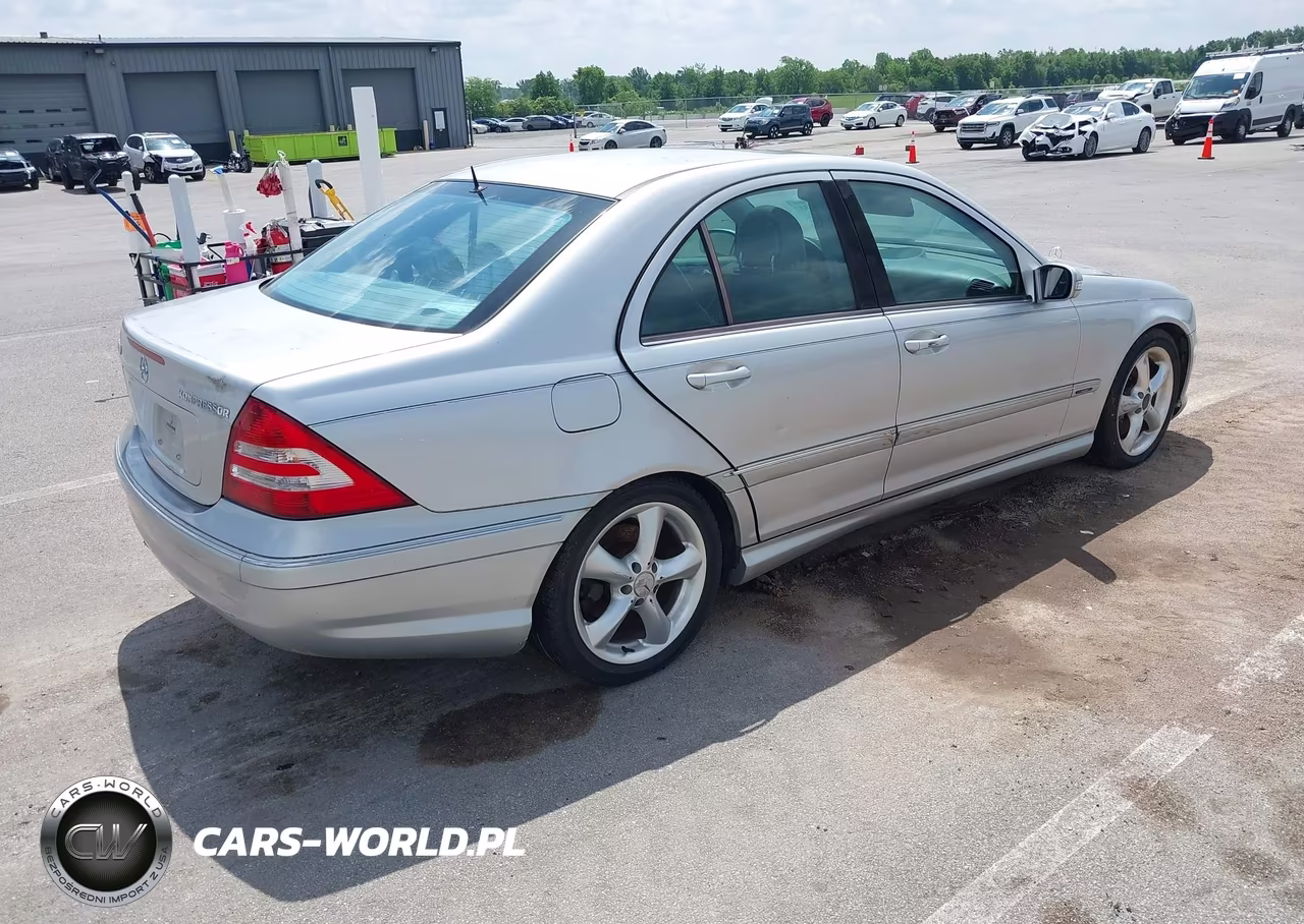 2005 Mercedes-Benz C 230 Kompressor Sport VIN:WDBRF40J05F696884 - 4