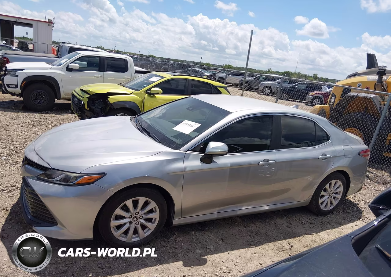 2020 Toyota Camry Le VIN:4T1C11AKXLU894730 - 14