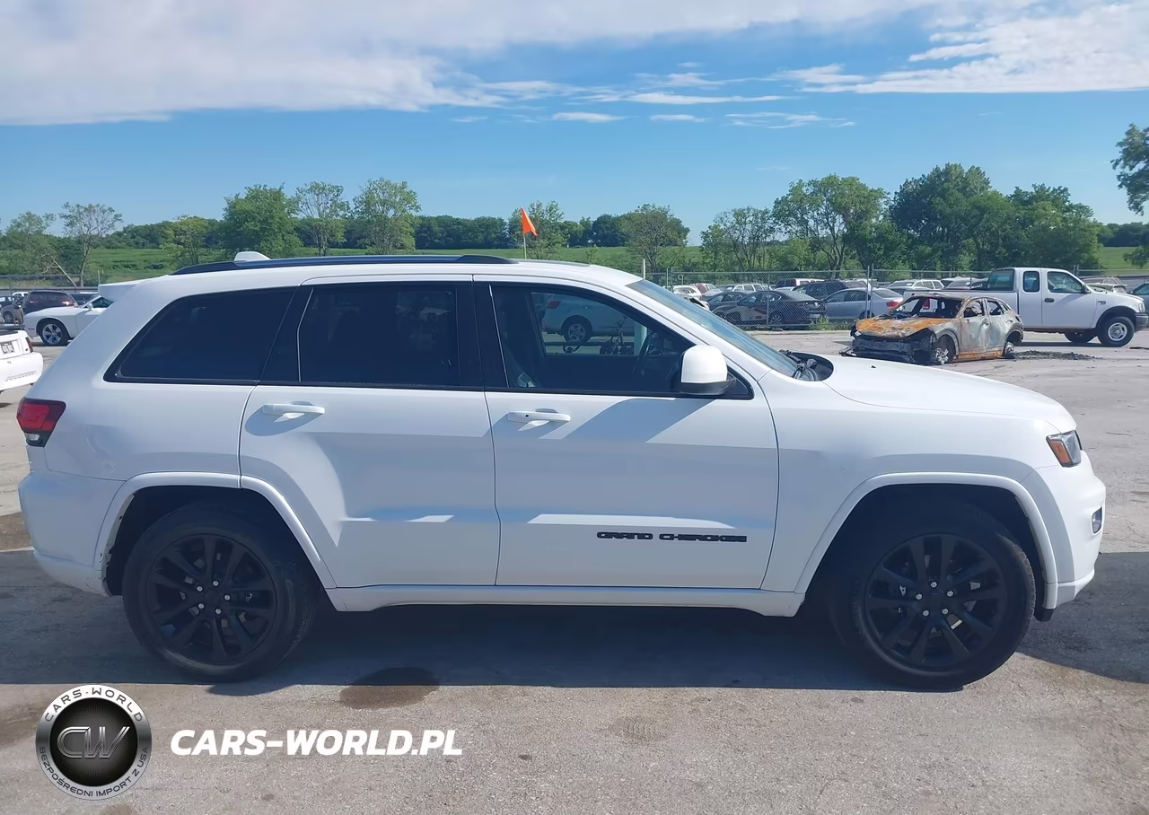 2020 Jeep Grand Cherokee Altitude VIN:1C4RJFAG1LC188632 - 13