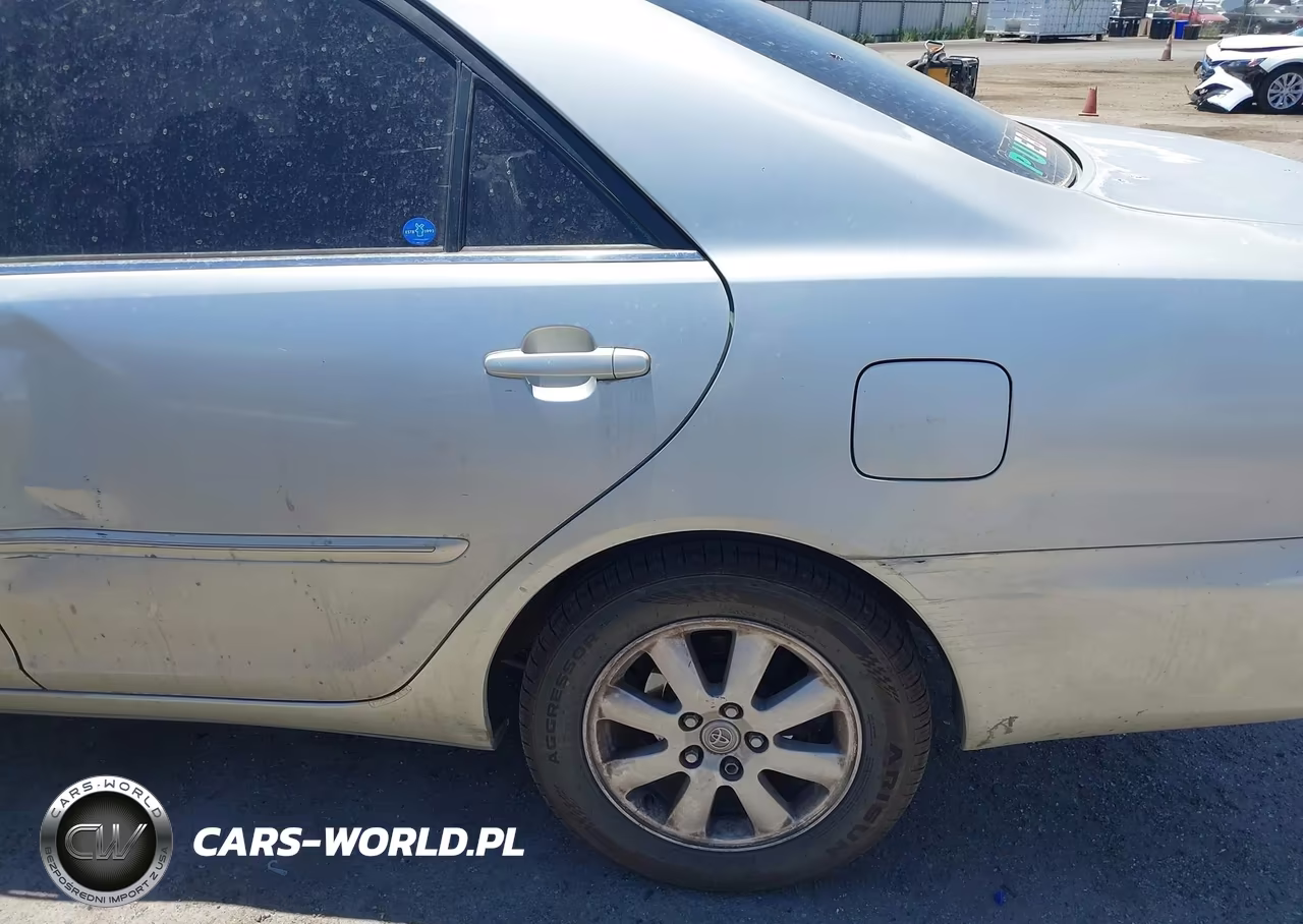 2002 Toyota Camry Xle VIN:JTDBE32K520106960 - 12