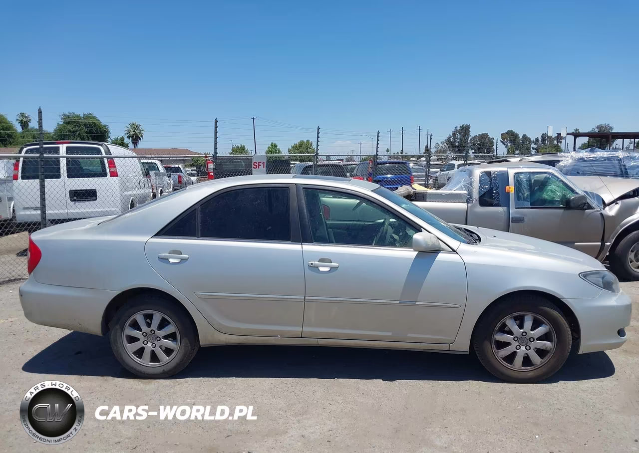 2002 Toyota Camry Xle VIN:JTDBE32K520106960 - 15