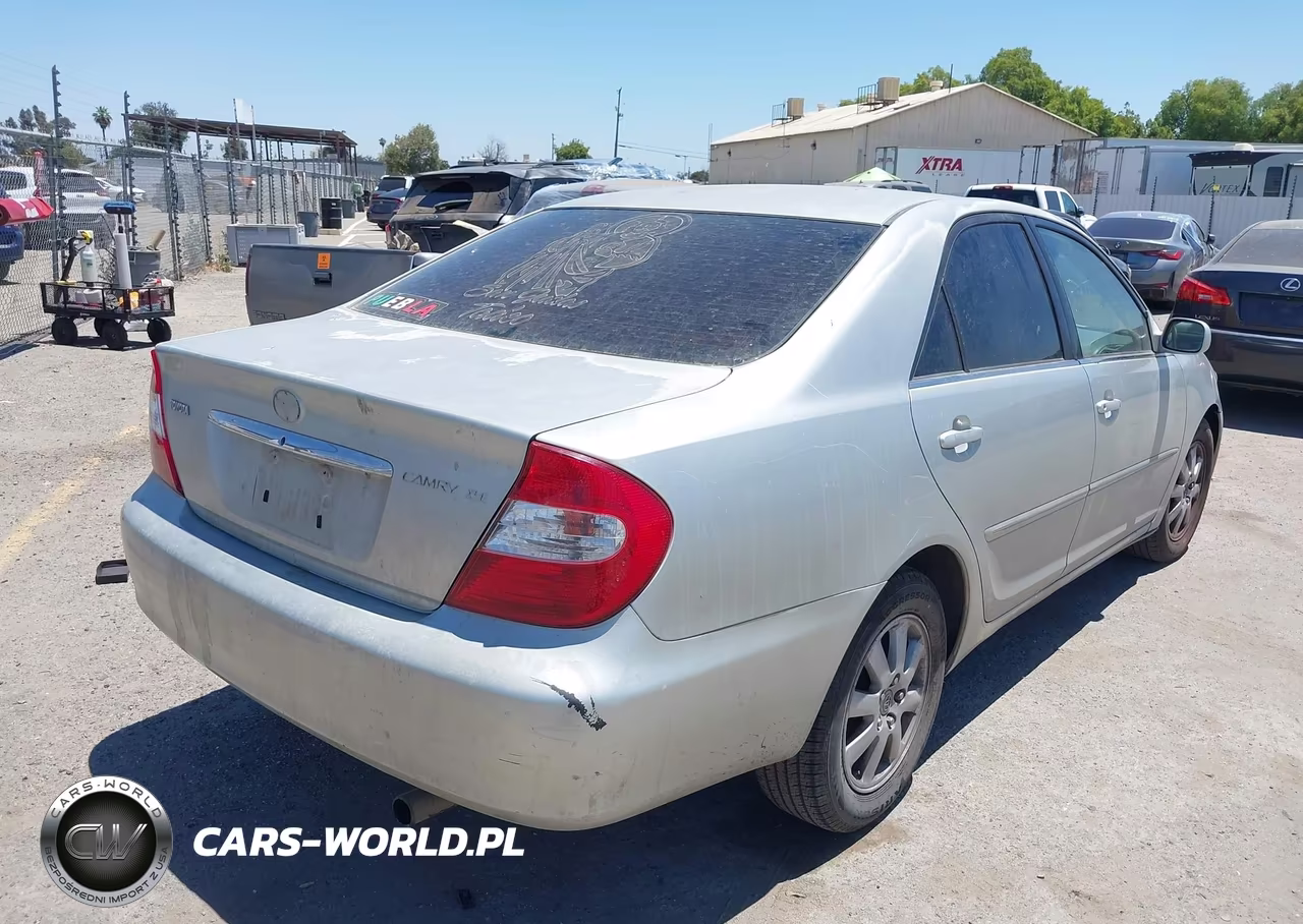 2002 Toyota Camry Xle VIN:JTDBE32K520106960 - 4