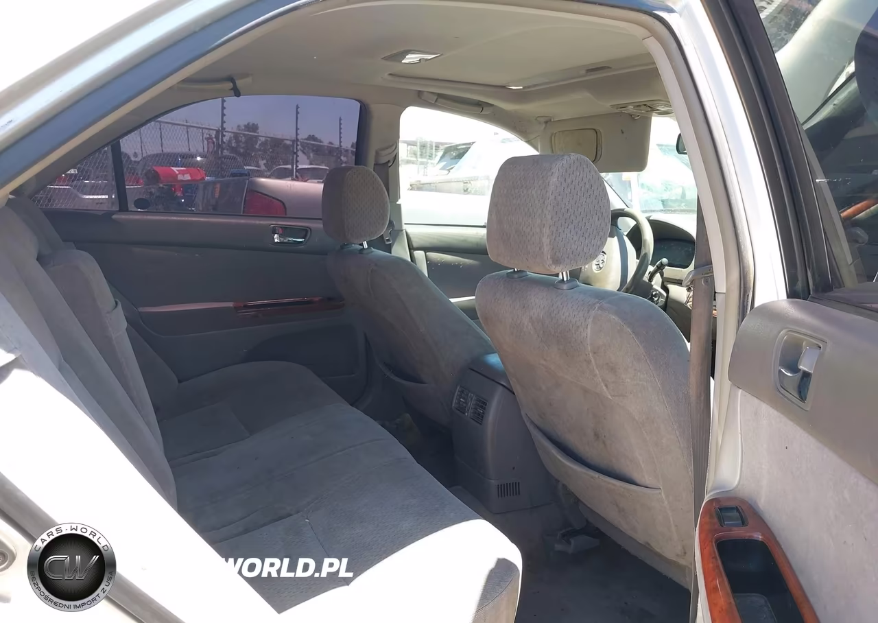 2002 Toyota Camry Xle VIN:JTDBE32K520106960 - 8