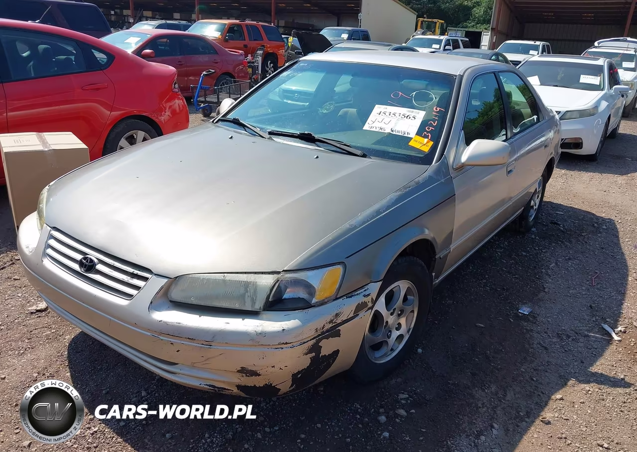 1999 Toyota Camry Le VIN:4T1BG28K3XU392119 - 2