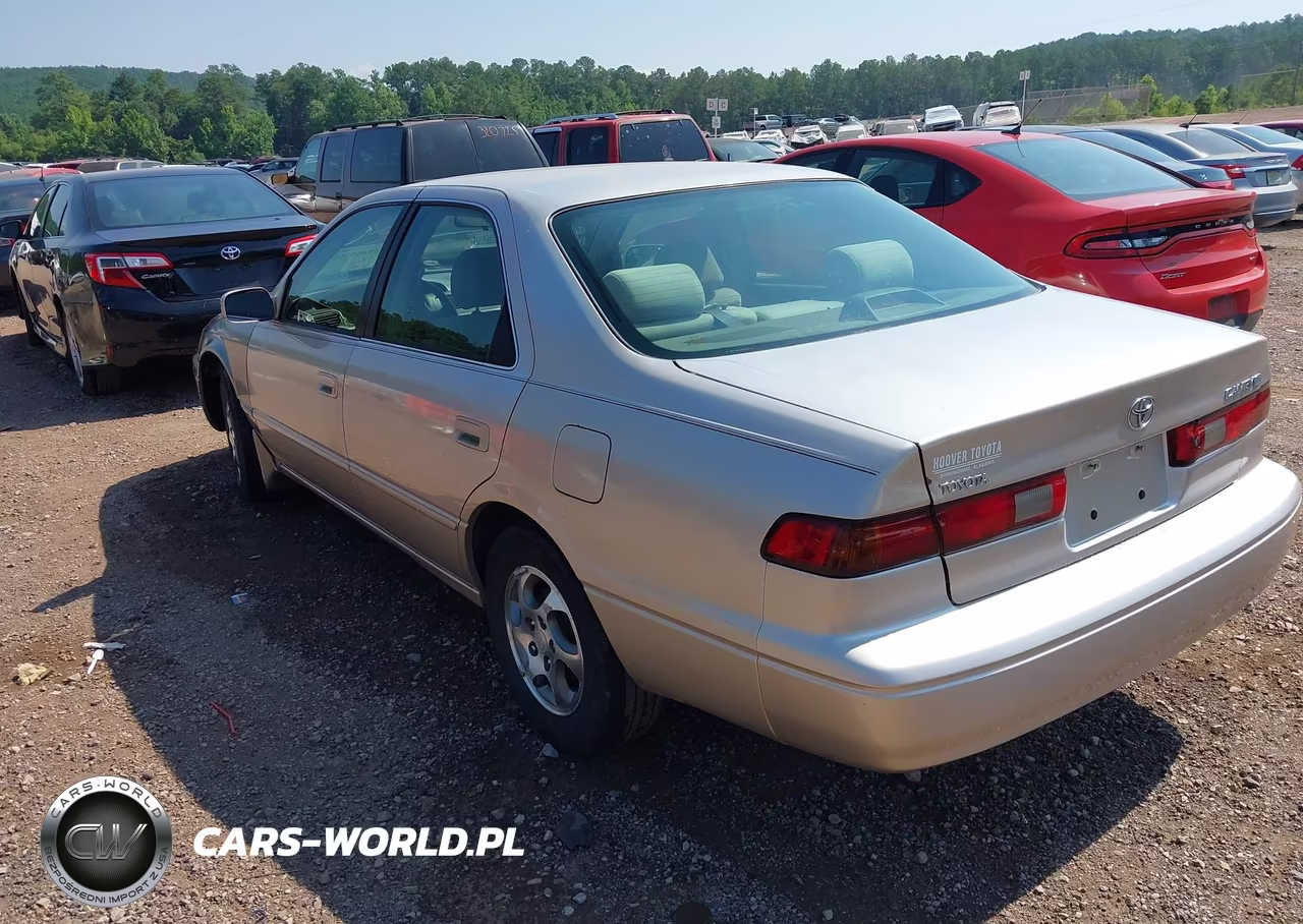 1999 Toyota Camry Le VIN:4T1BG28K3XU392119 - 3