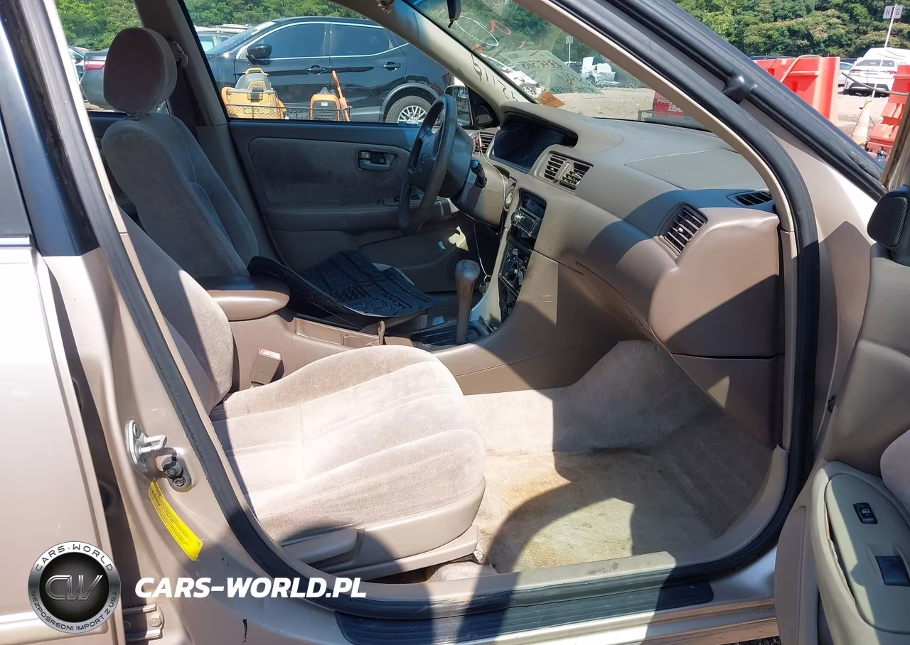 1999 Toyota Camry Le VIN:4T1BG28K3XU392119 - 5