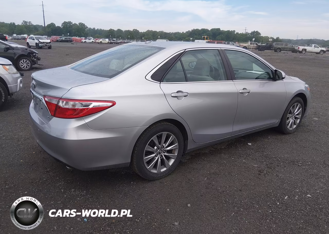 2015 Toyota Camry Xle VIN:4T1BF1FK5FU968856 - 4