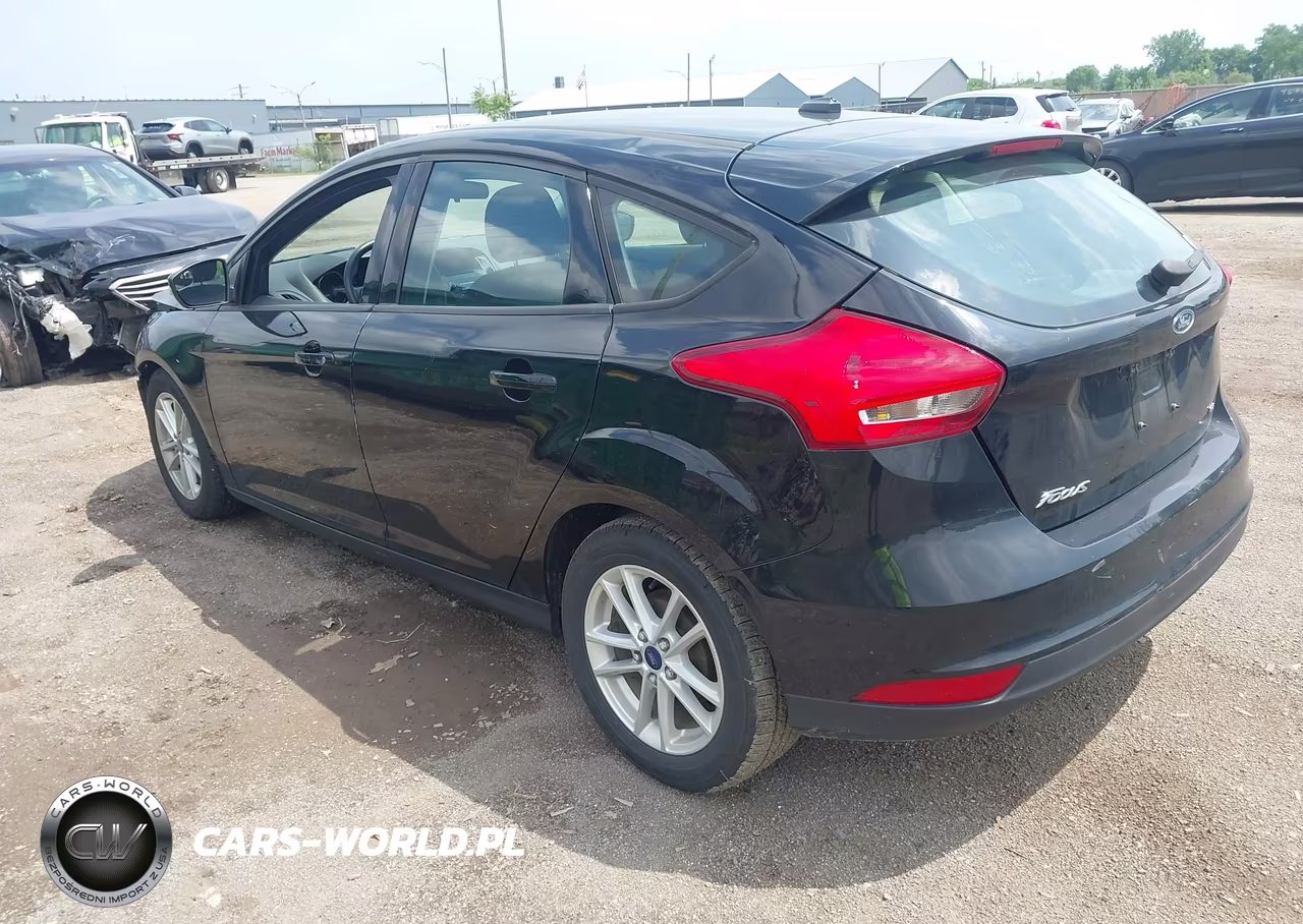 2017 Ford Focus Se VIN:1FADP3K28HL340624 - 3