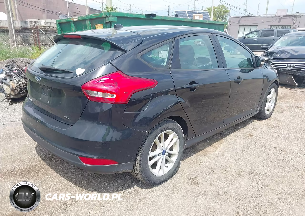 2017 Ford Focus Se VIN:1FADP3K28HL340624 - 4