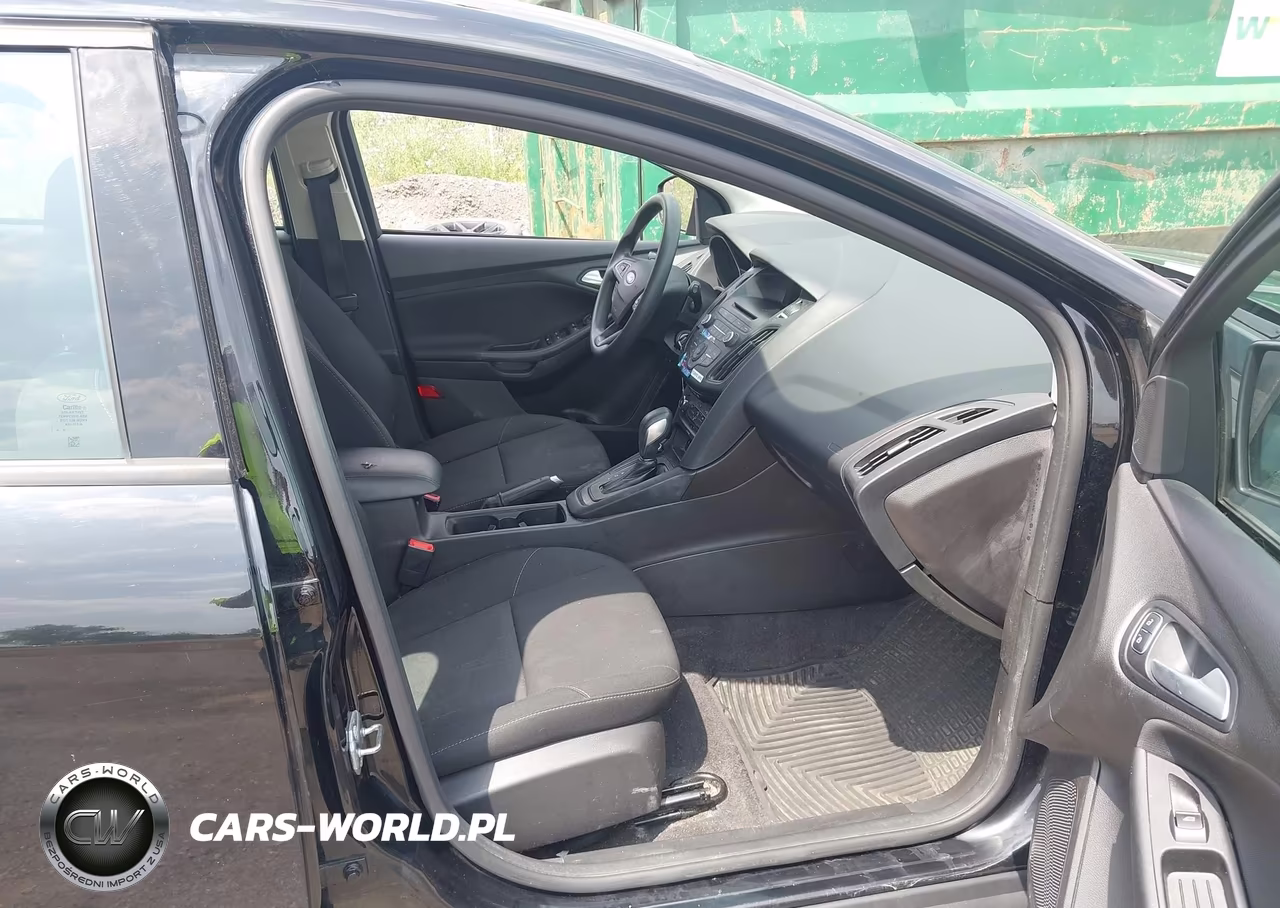 2017 Ford Focus Se VIN:1FADP3K28HL340624 - 5
