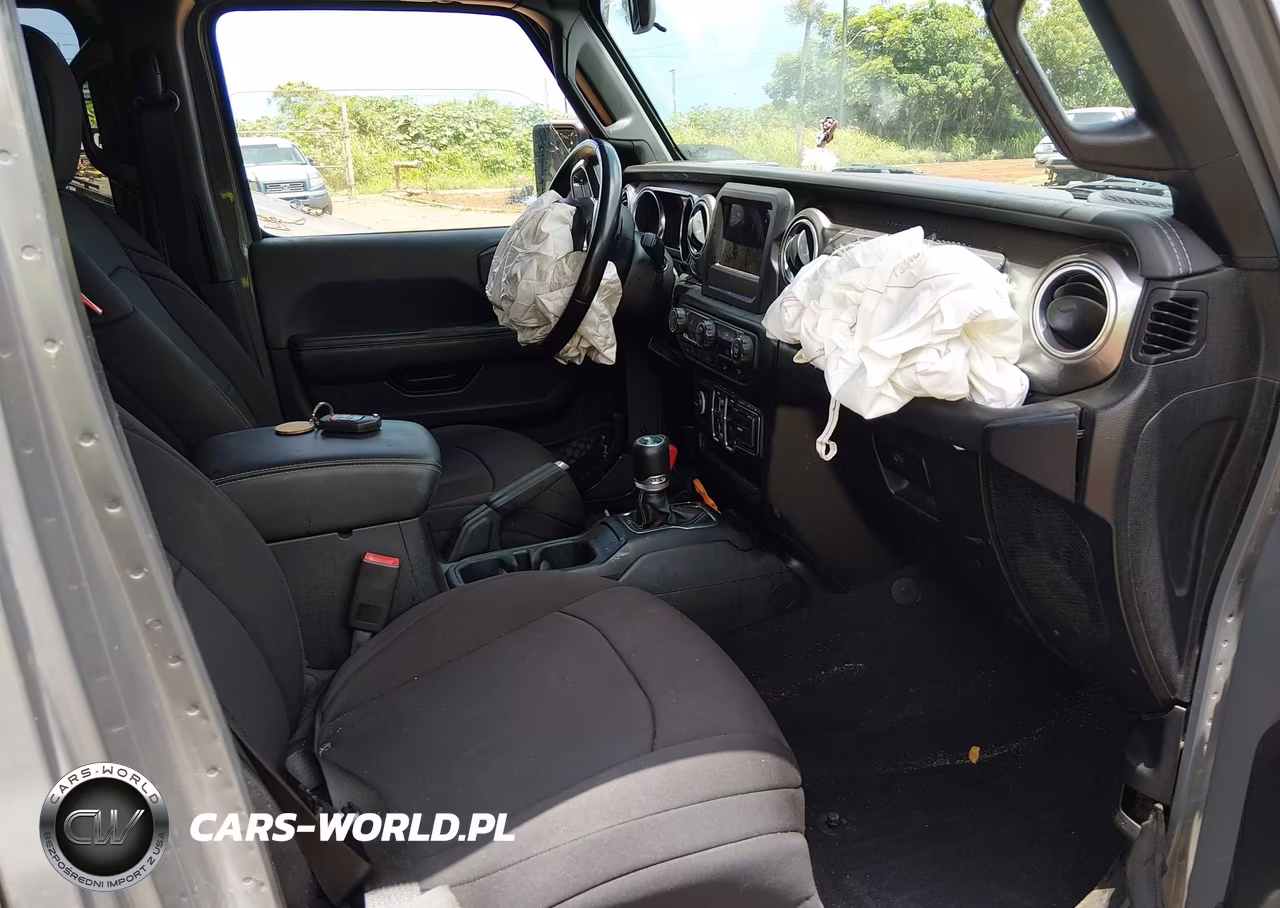 2020 Jeep Wrangler Unlimited Sahara 4X4 VIN:1C4HJXEN4LW235953 - 5