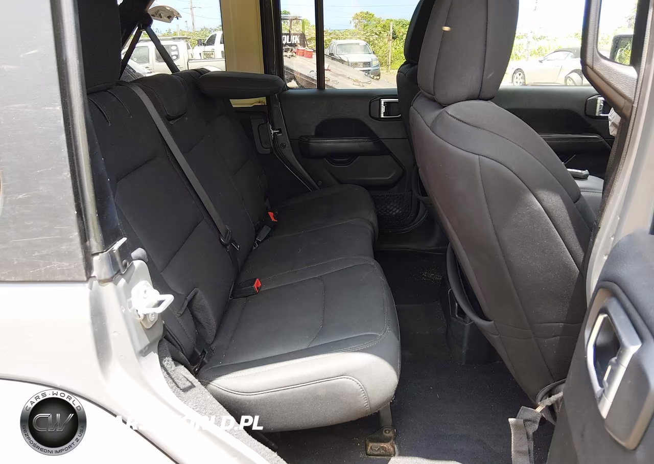 2020 Jeep Wrangler Unlimited Sahara 4X4 VIN:1C4HJXEN4LW235953 - 8