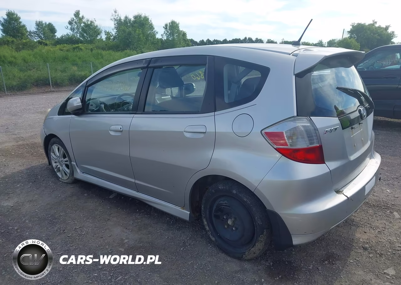 2011 Honda Fit Sport VIN:JHMGE8H57BC017392 - 3