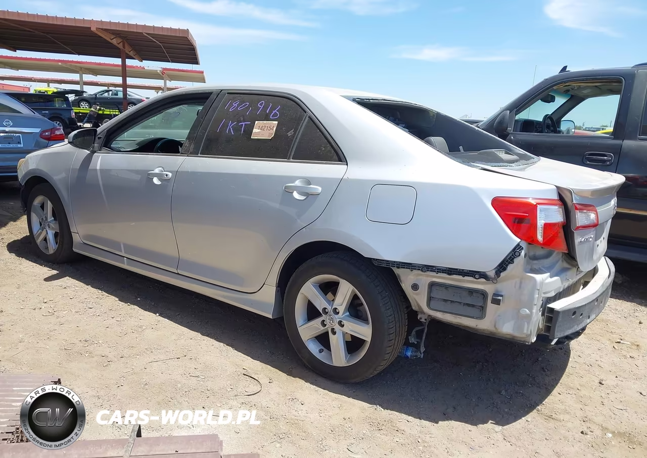 2014 Toyota Camry Se VIN:4T1BF1FK0EU804672 - 3