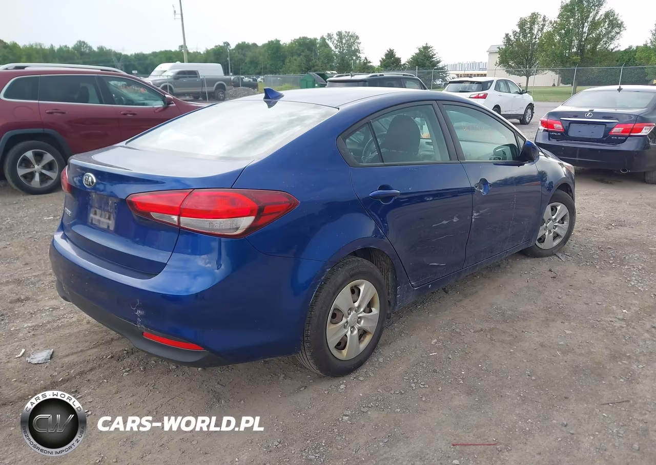 2018 Kia Forte Lx VIN:3KPFK4A7XJE183312 - 4