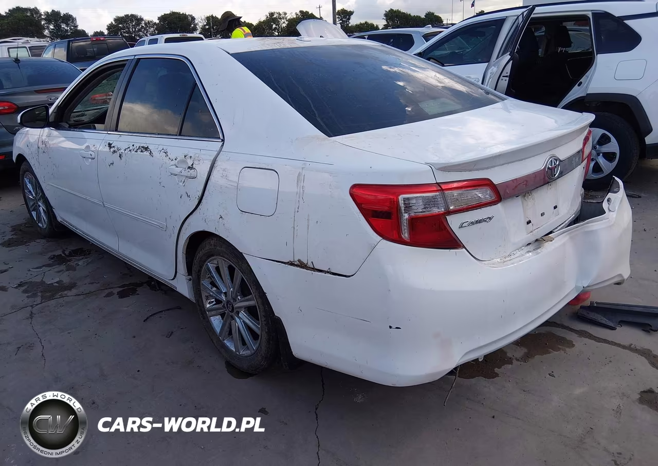 2014 Toyota Camry Xle VIN:4T4BF1FK3ER367398 - 3