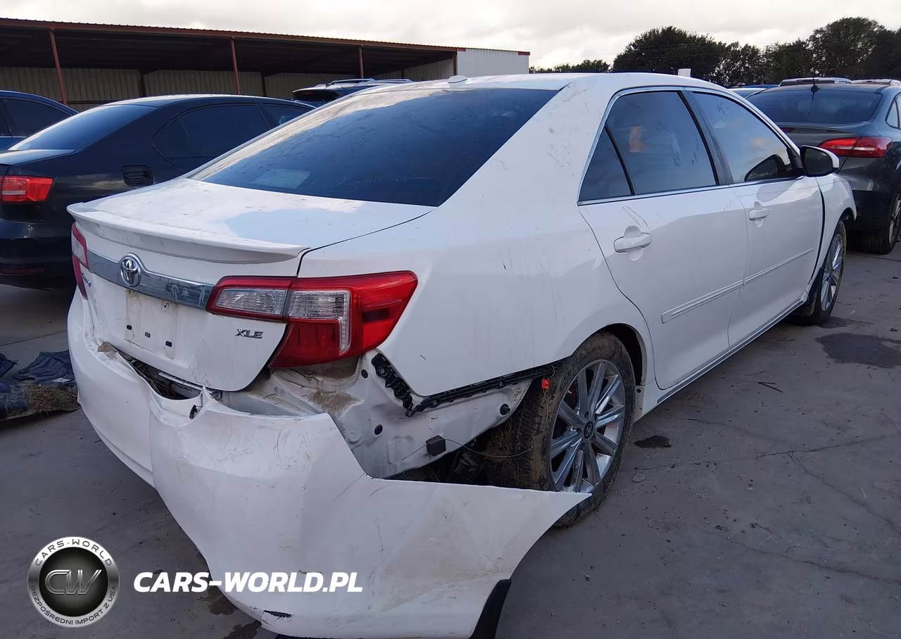 2014 Toyota Camry Xle VIN:4T4BF1FK3ER367398 - 4