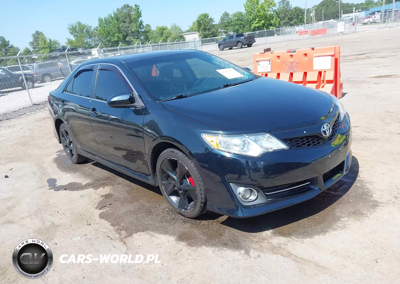 2014 Toyota Camry Se Sport – zdjęcie 1 z 16