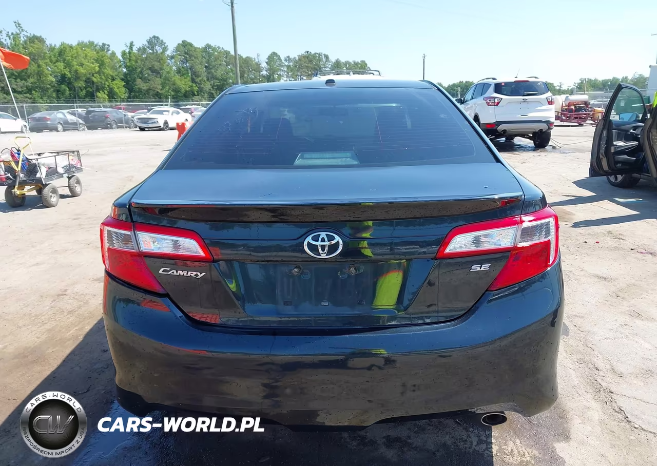 2014 Toyota Camry Se Sport VIN:4T1BF1FK8EU328624 - 16