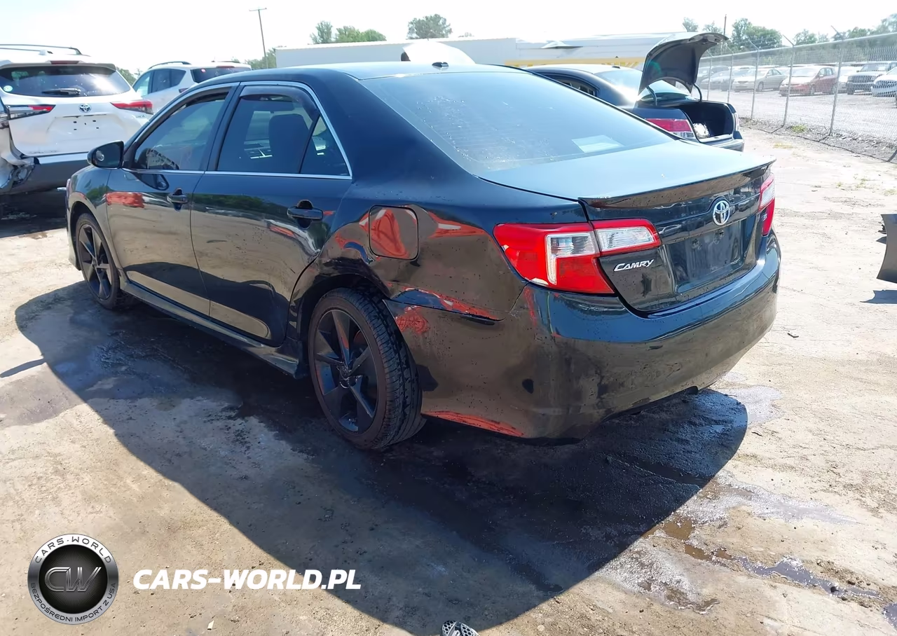 2014 Toyota Camry Se Sport VIN:4T1BF1FK8EU328624 - 3