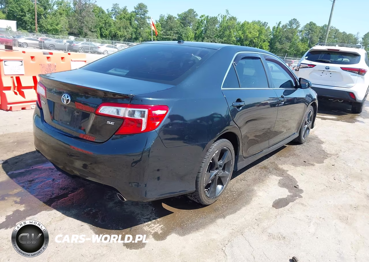 2014 Toyota Camry Se Sport VIN:4T1BF1FK8EU328624 - 4