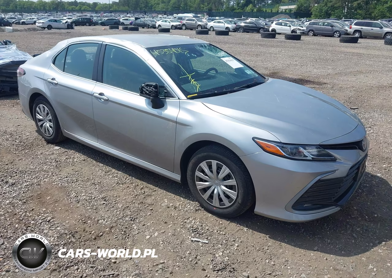 2024 Toyota Camry Hybrid Le – zdjęcie 1 z 17
