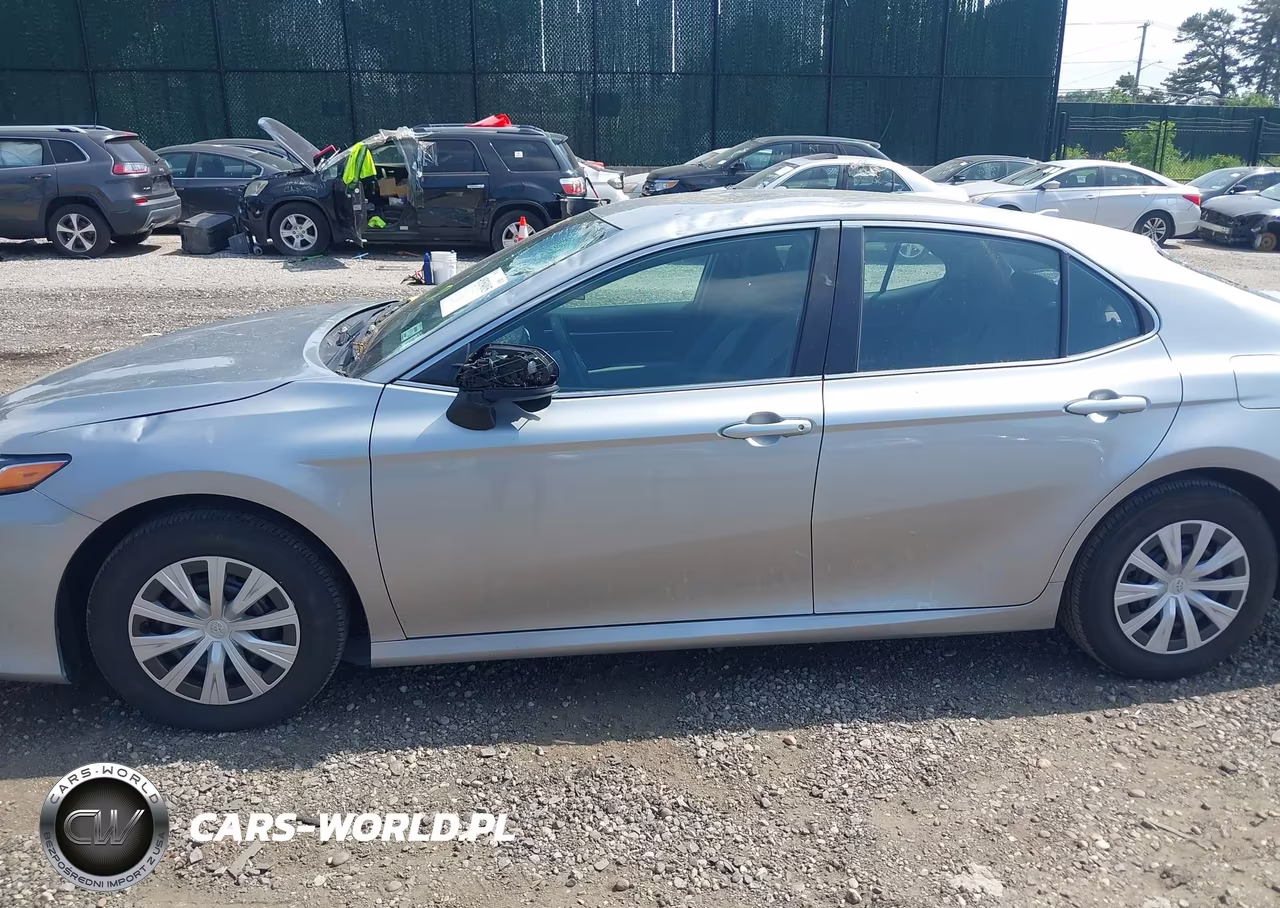 2024 Toyota Camry Hybrid Le VIN:4T1C31AK2RU073205 - 14