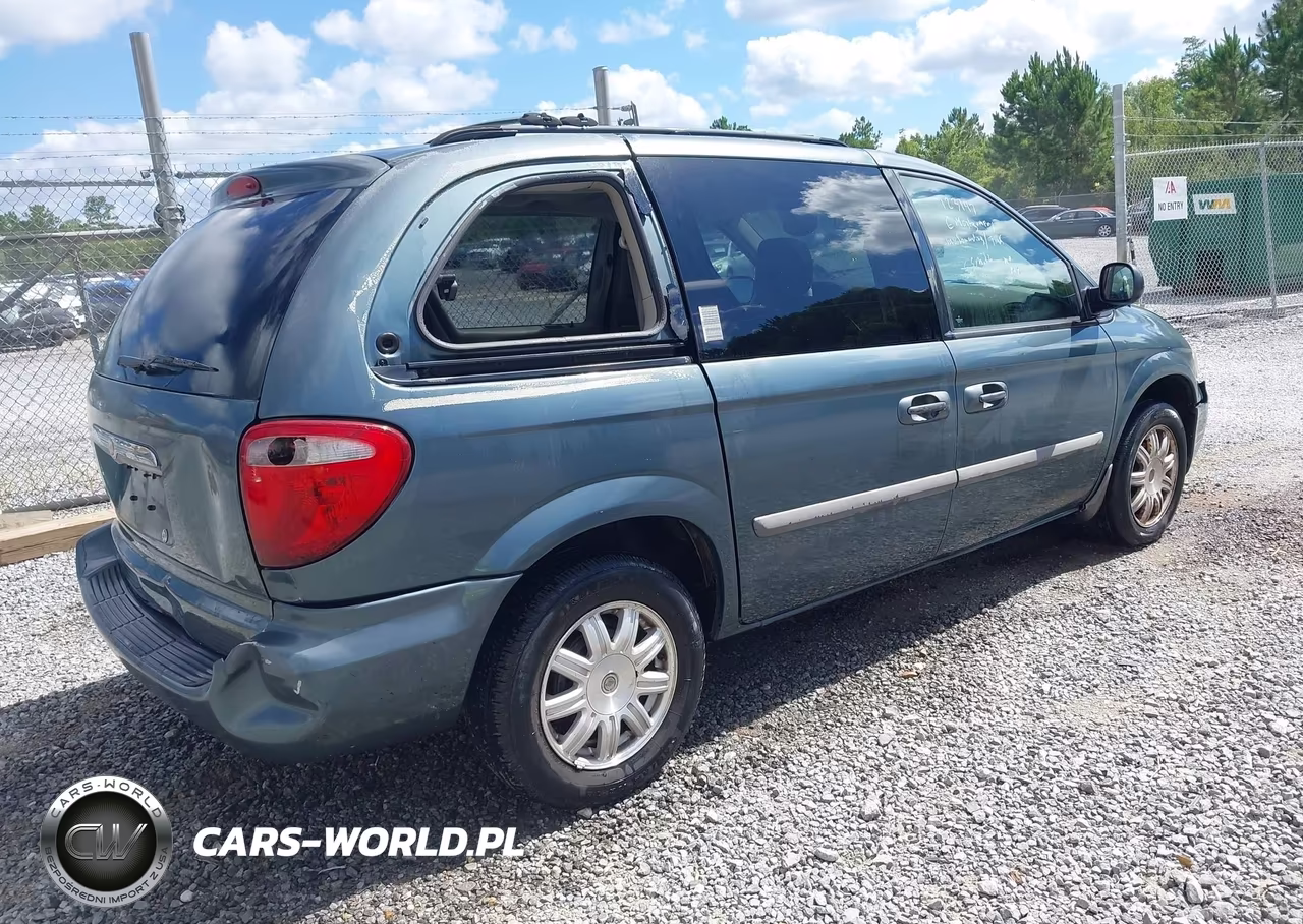2007 Chrysler Town & Country VIN:1A4GJ45R37B123147 - 4